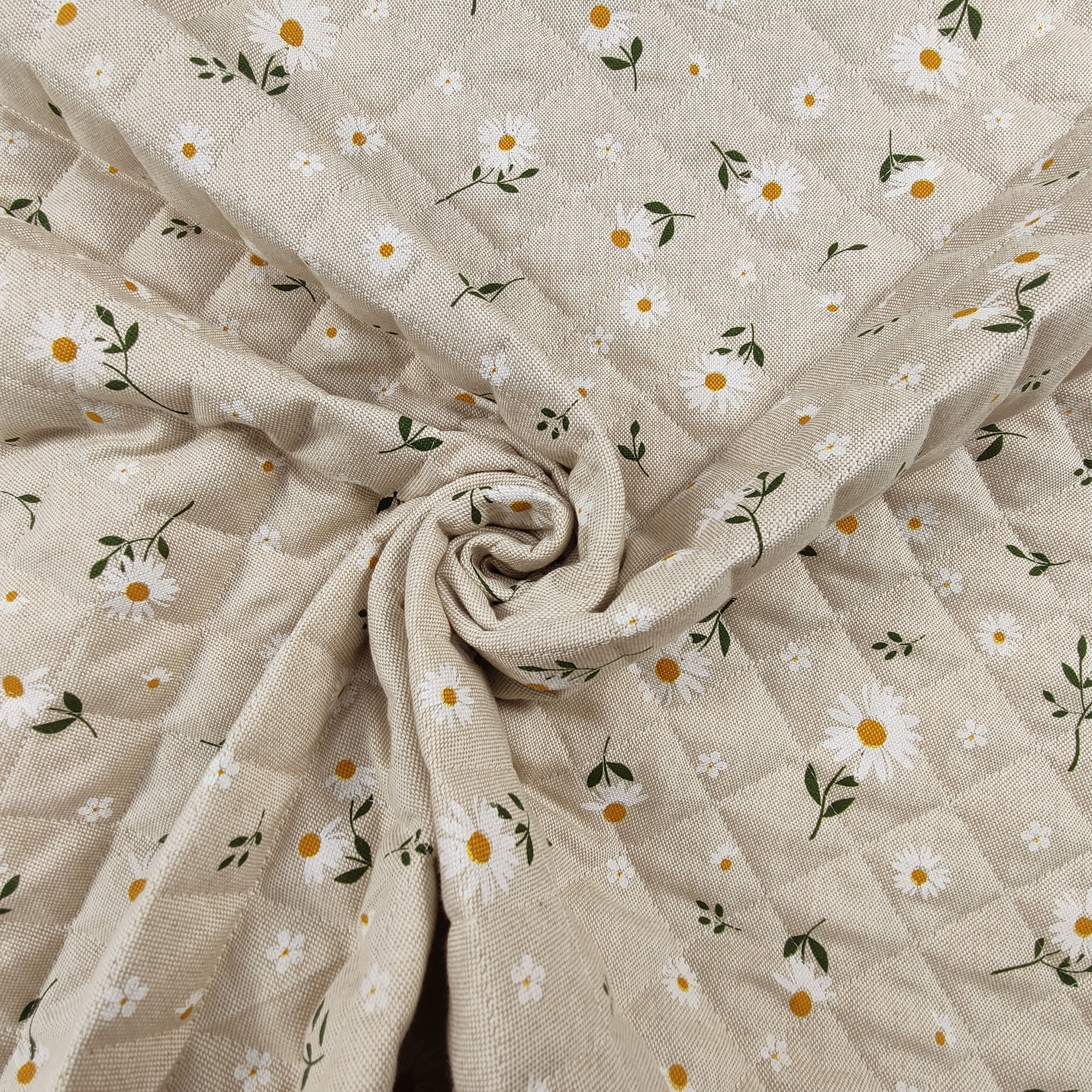 Small Daisies Quilted Fabric Image