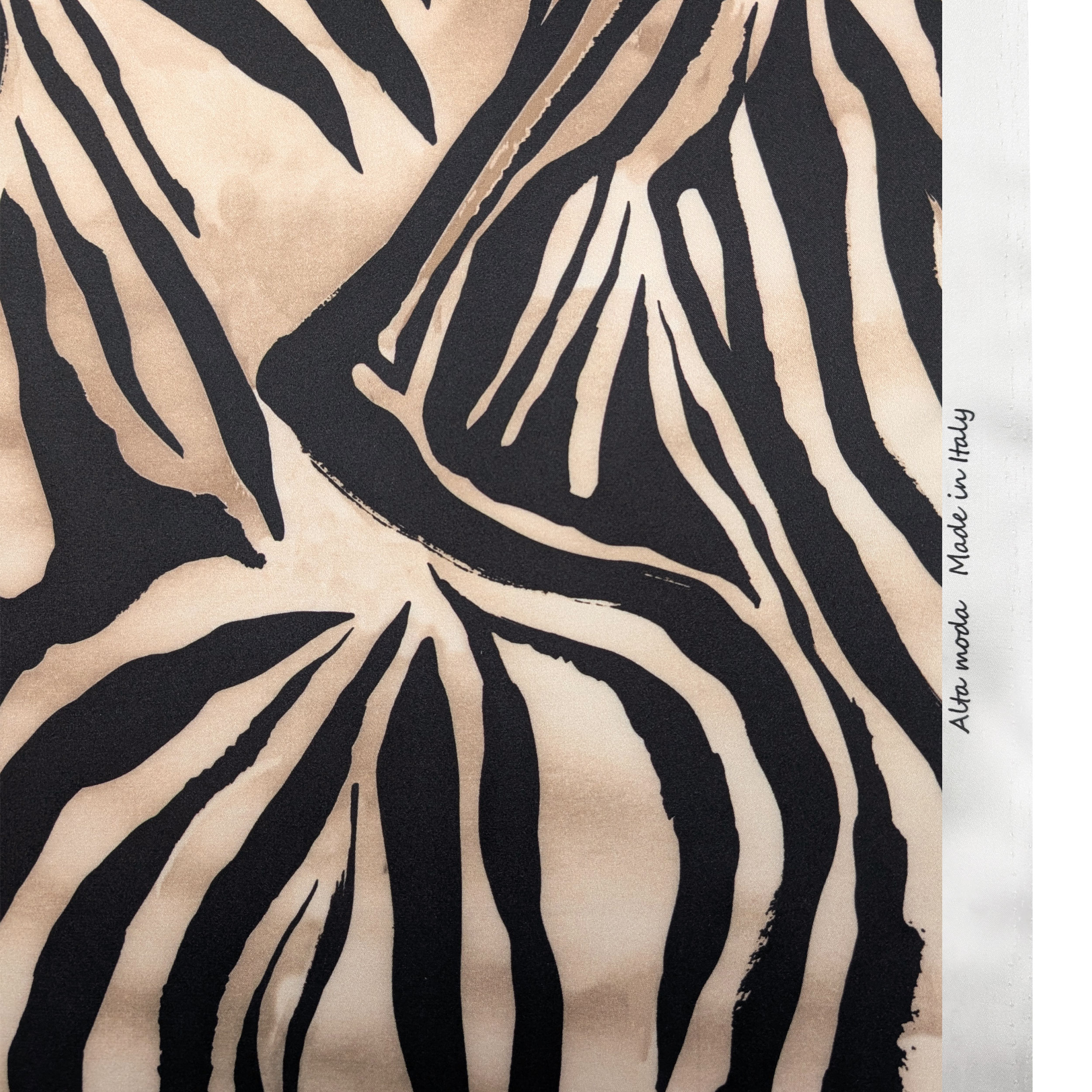 Satin Set High Fashion Zebra Patterned Powder and Black Image