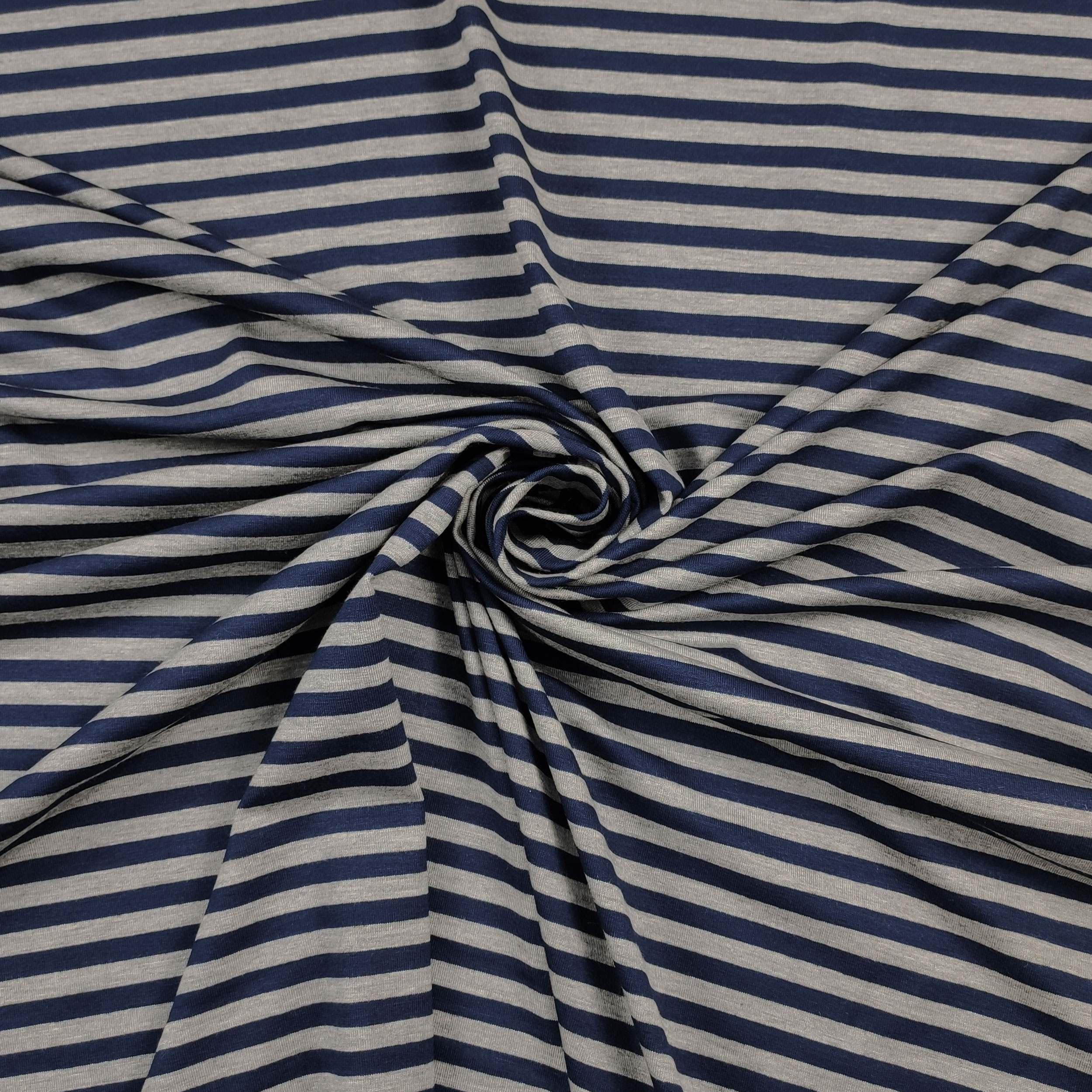 Blau und grau gestreiftes Jersey