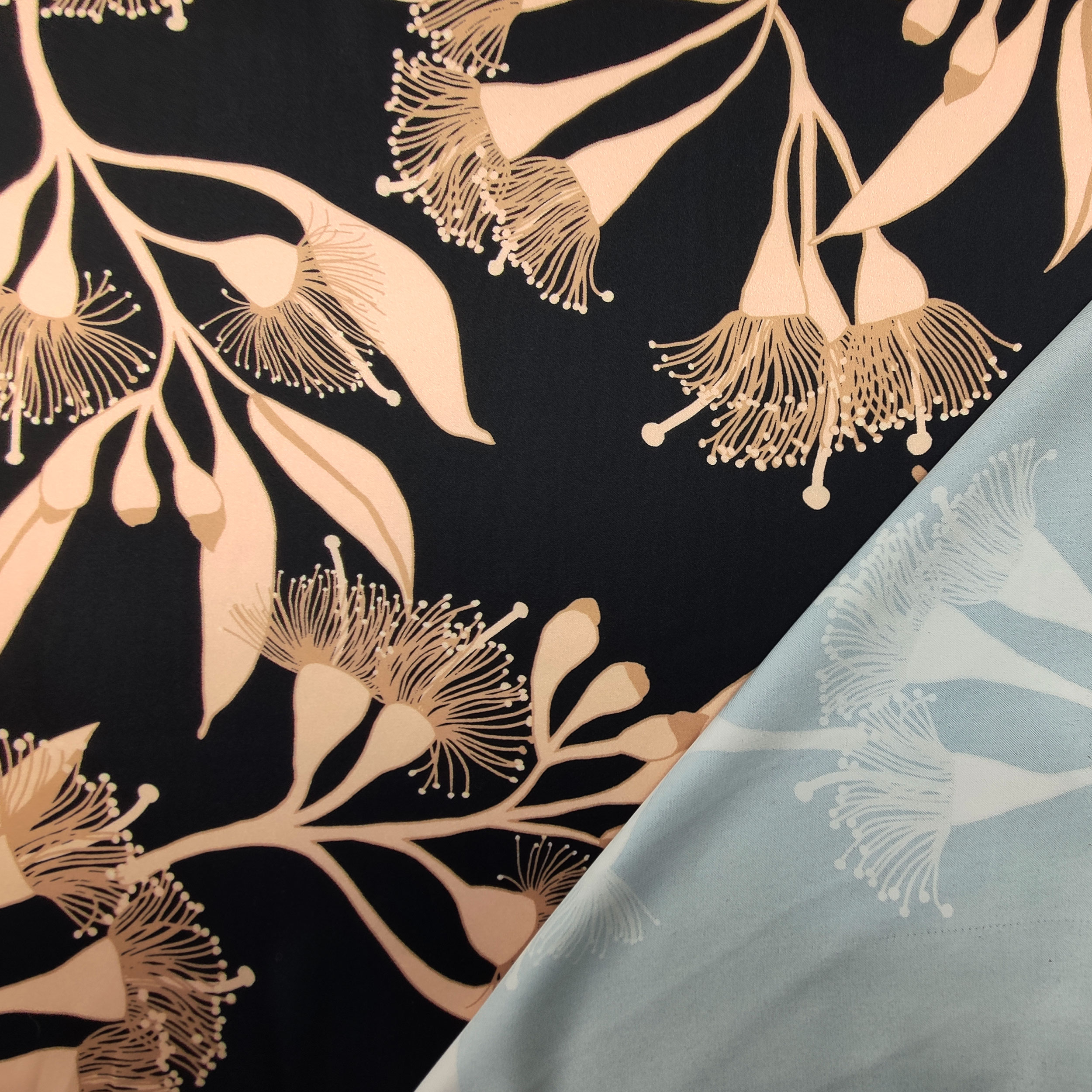 Satin Cady Set Blume Abstrakt Schwarzer Hintergrund