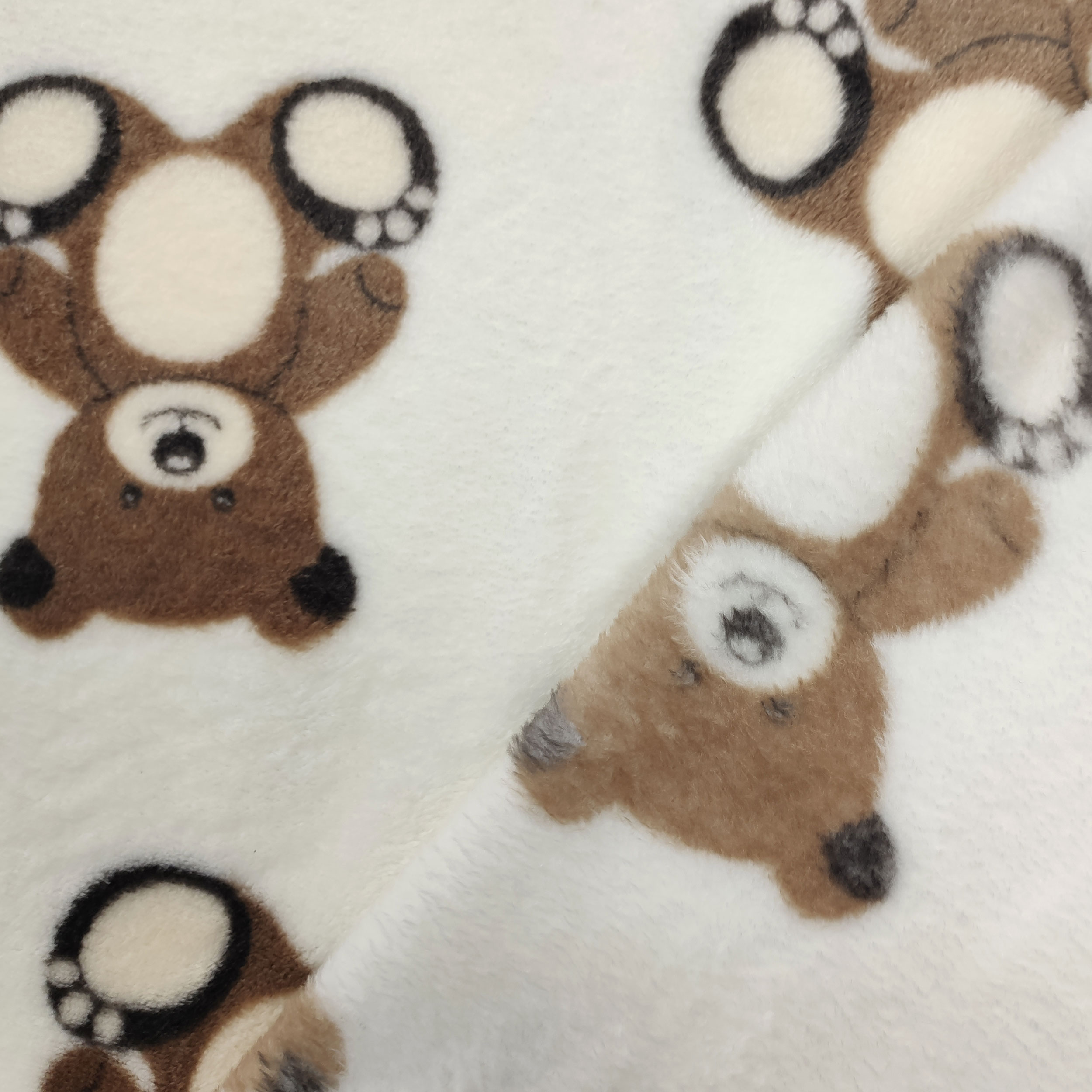 Polaire Main Oursons Cachemire Fond blanc Image