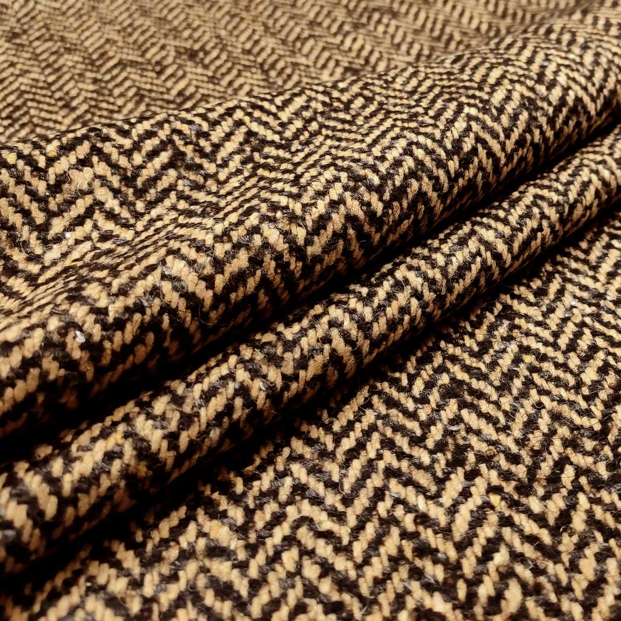 Manteau Camel à chevrons noirs Image