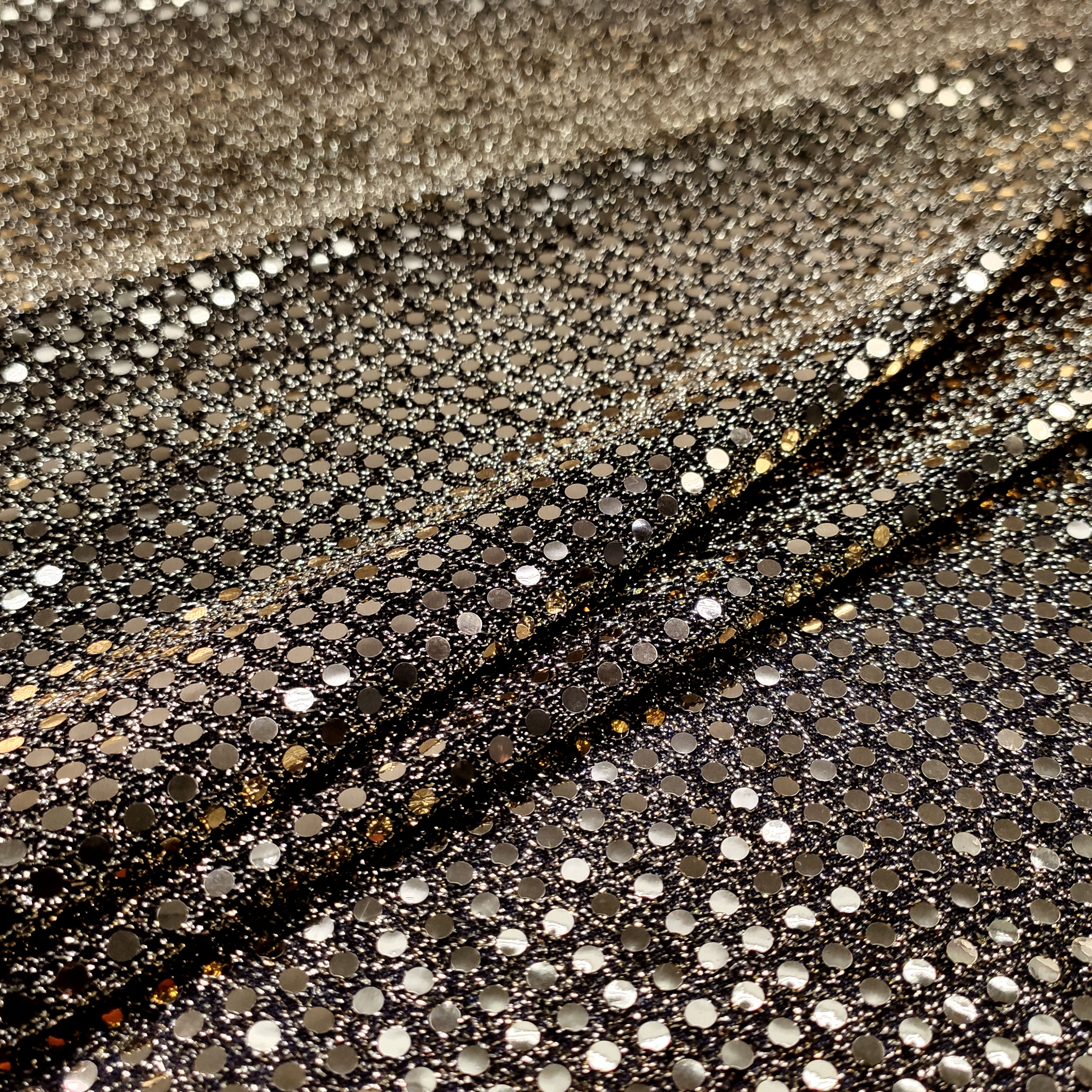 Tissu Paillettes d'or Fond noir