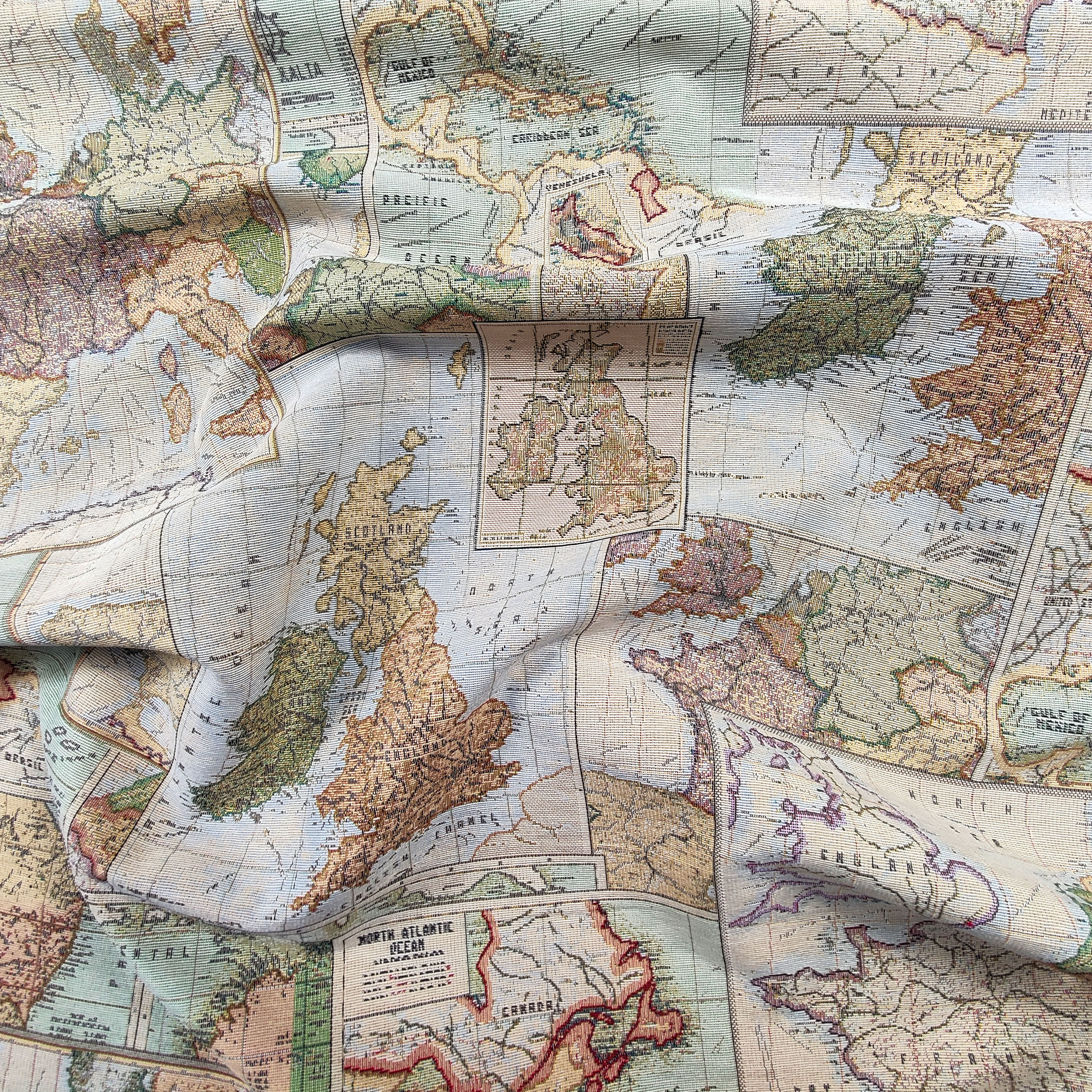 Mapa del mundo en gobelino de tela