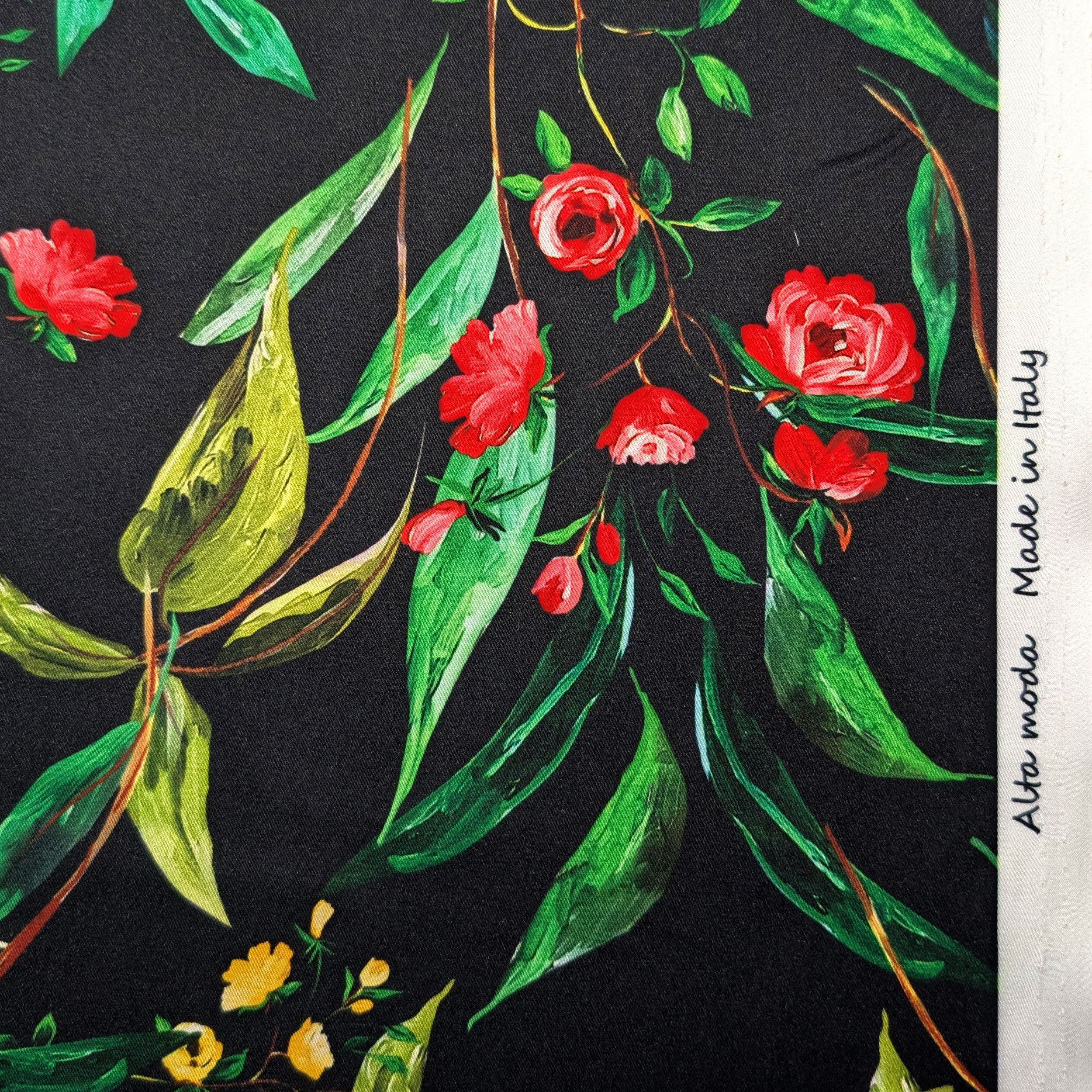 Satin de soie Haute Couture Roses et Fleurs Jaunes Image