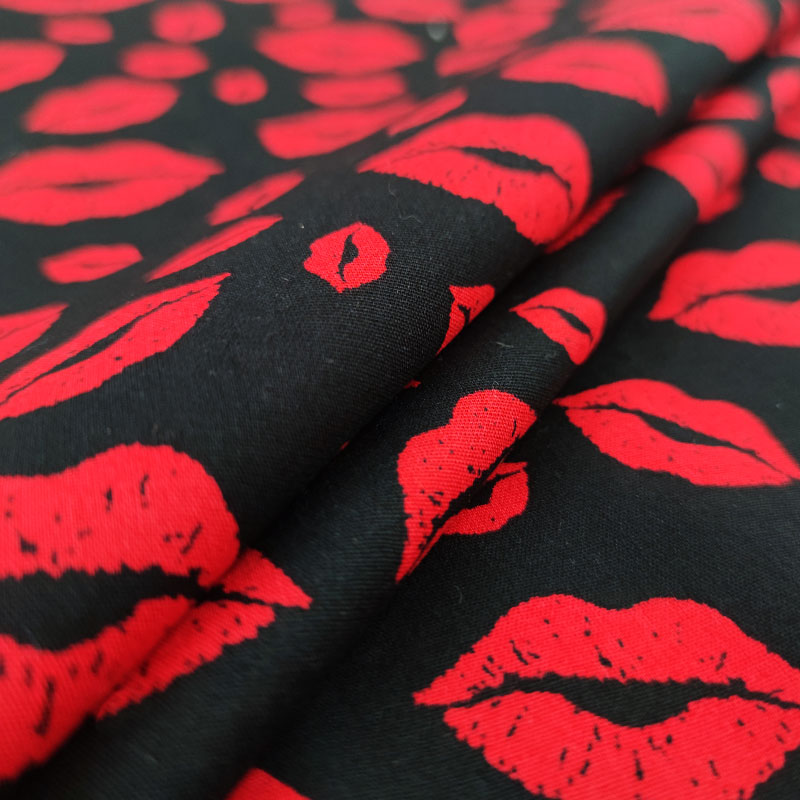 Tessuto Cotone Kiss Sfondo Nero