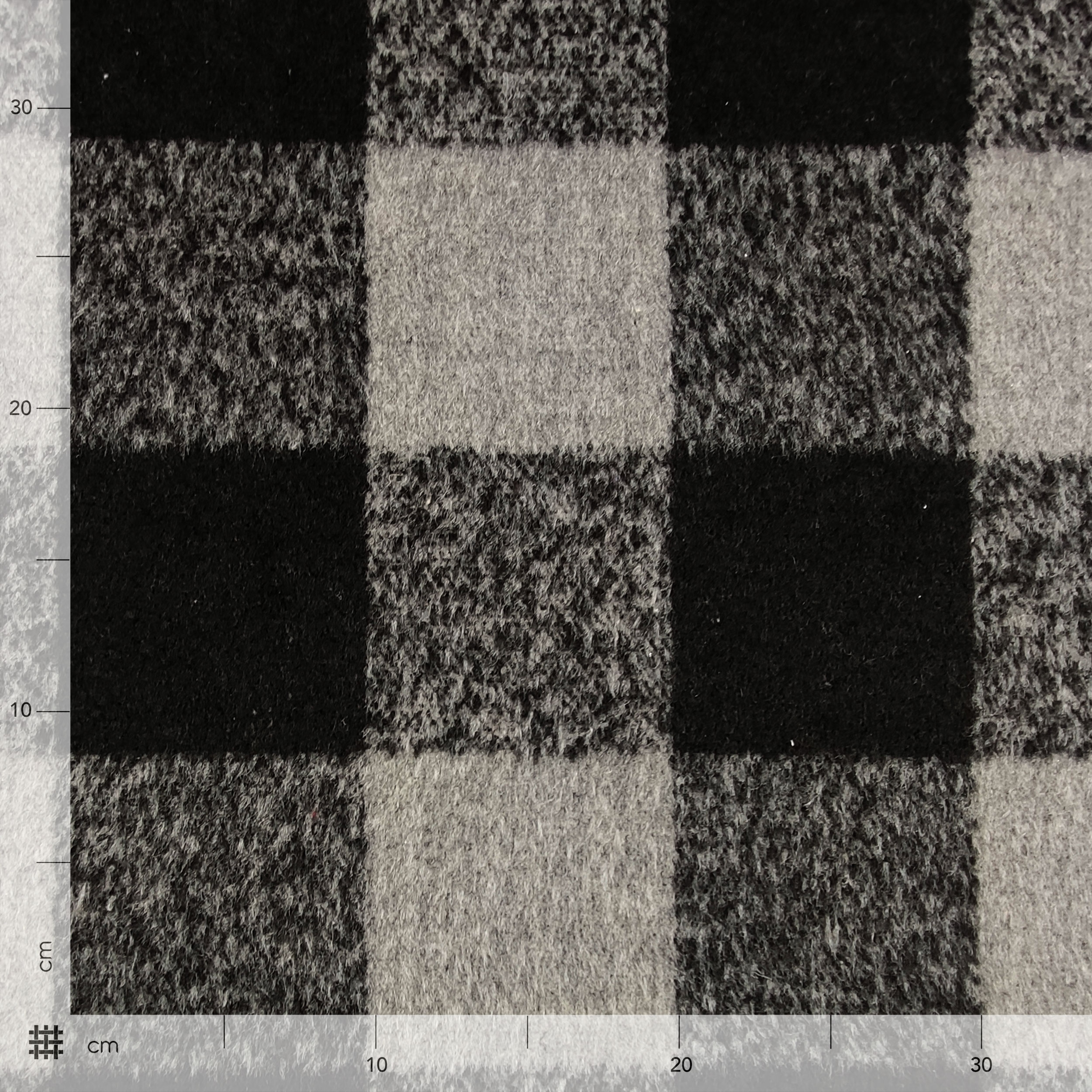 Manteau à carreaux gris et noirs