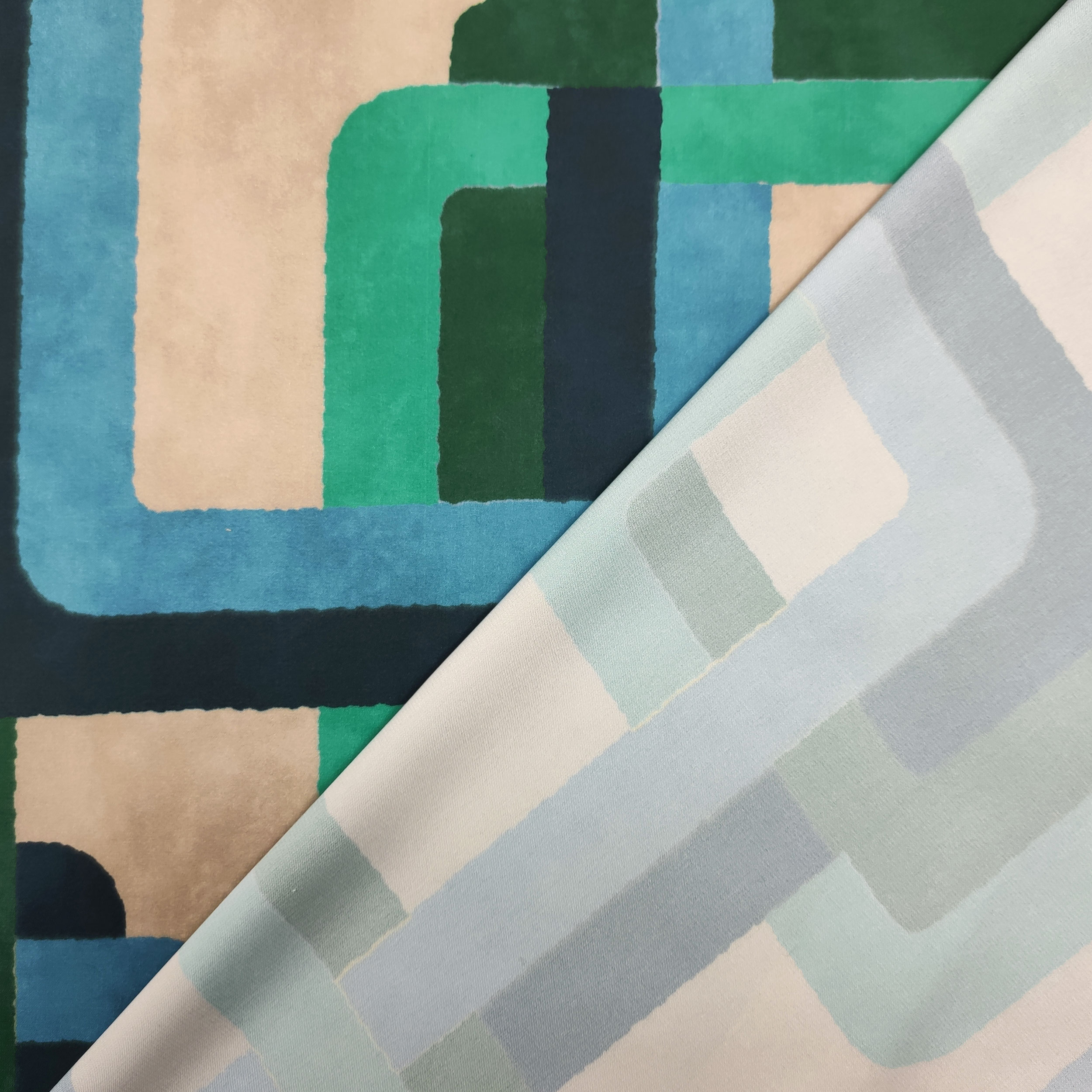 Alta Moda Geometría Afeitado Tonos Verdes y Azules