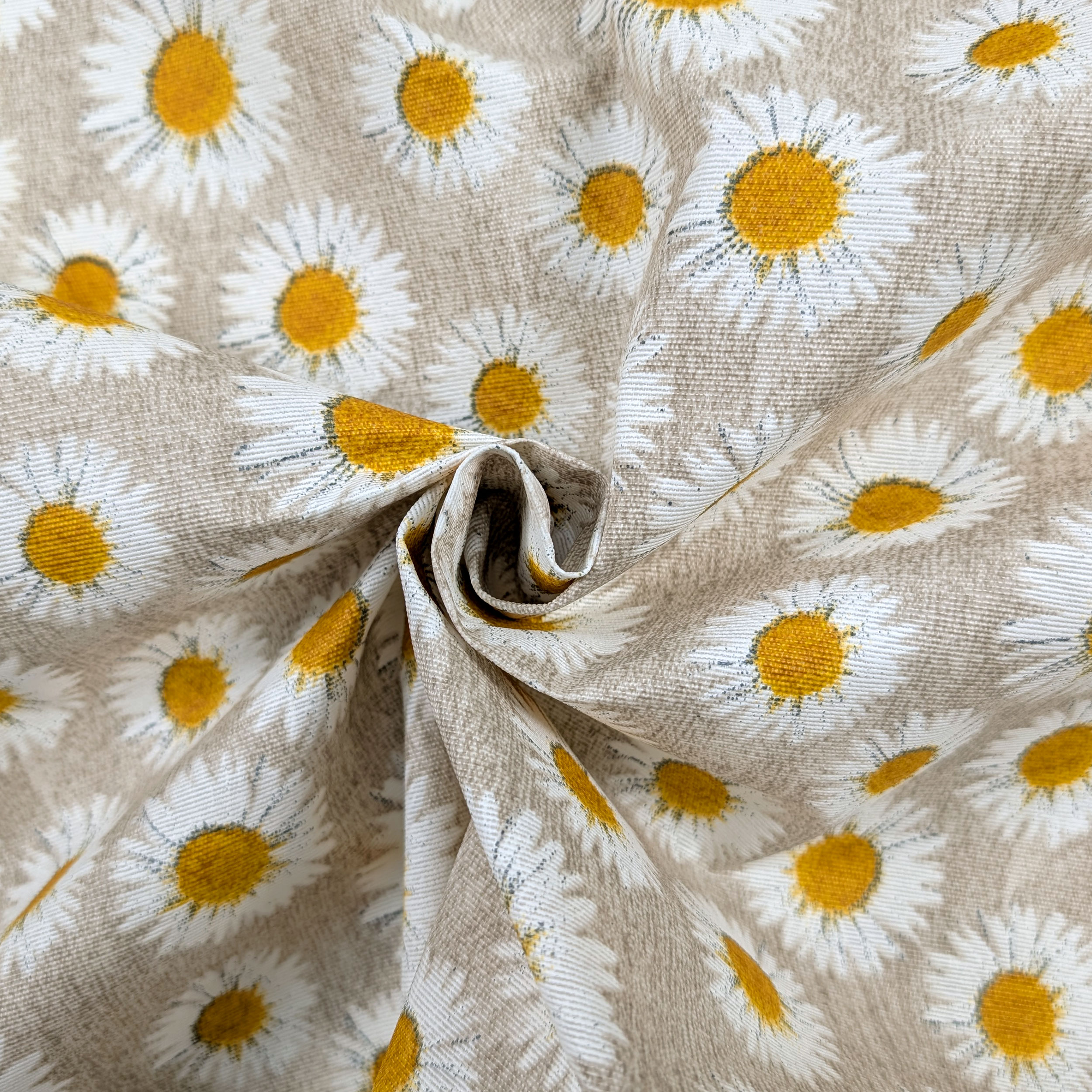 Fabric for Resin Tablecloth Daisies Image