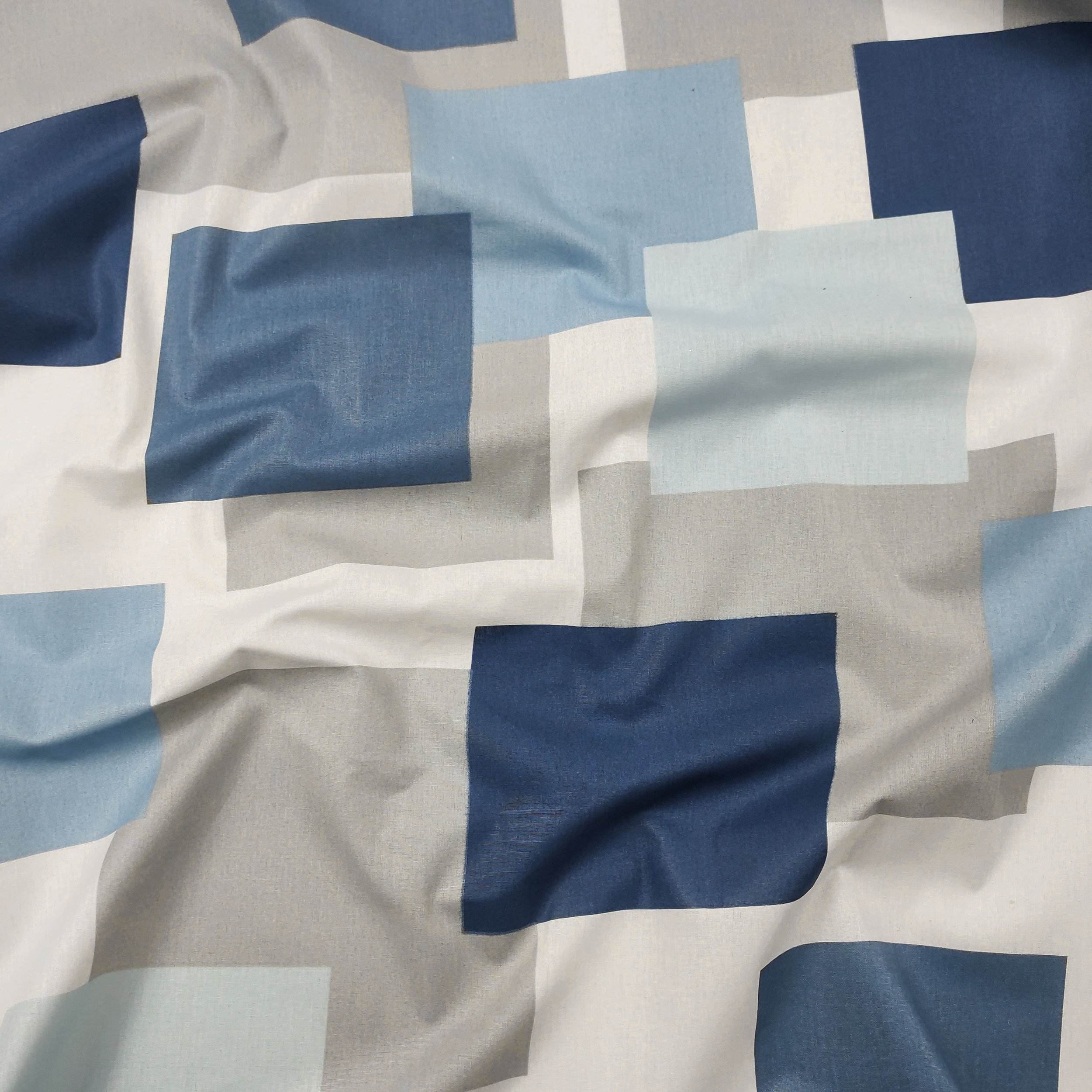 Blau und grau karierter Baumwollstoff