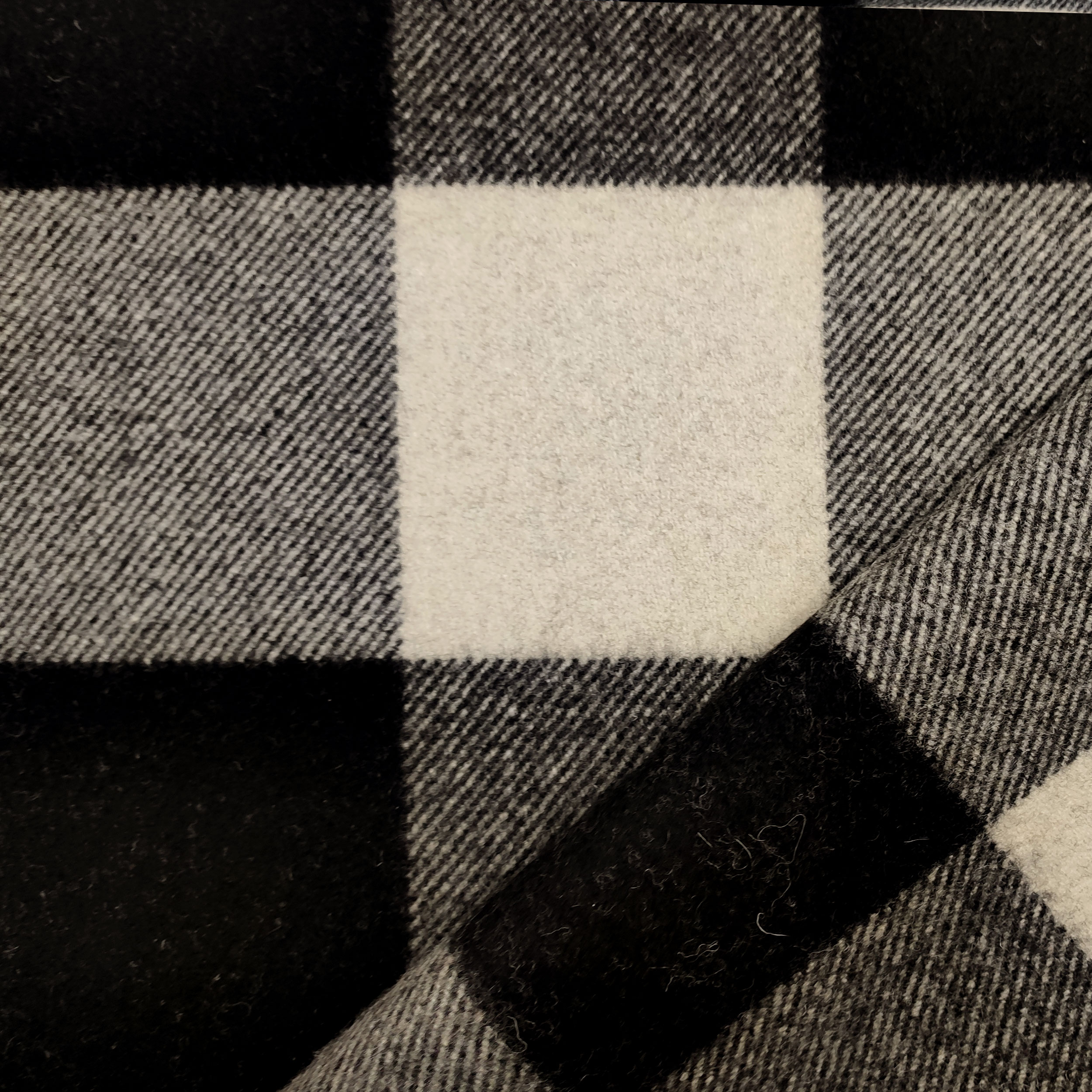 Tissu pour manteaux haute couture à carreaux crème et noirs