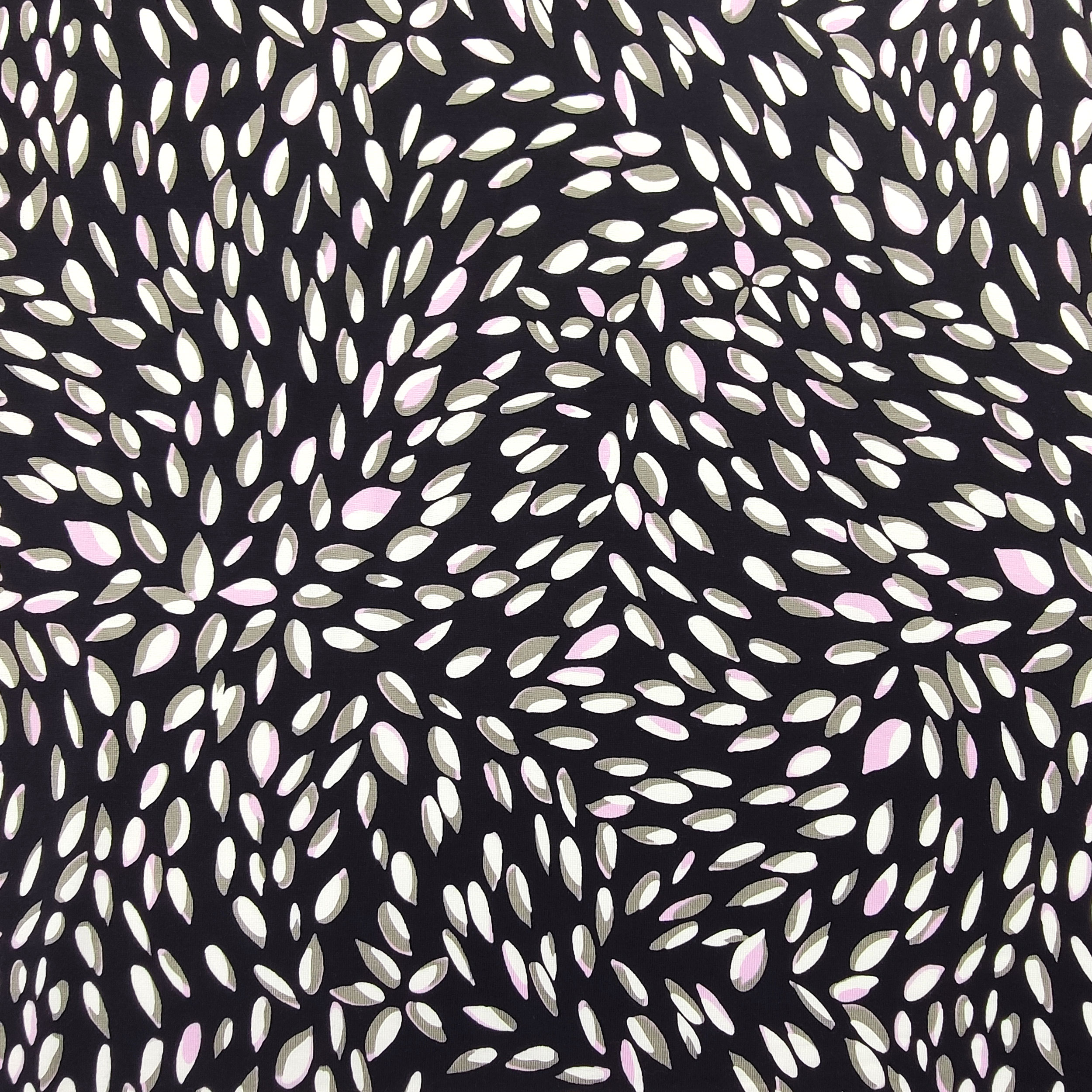 Milan Stitch Petal Pattern Schwarzer Hintergrund