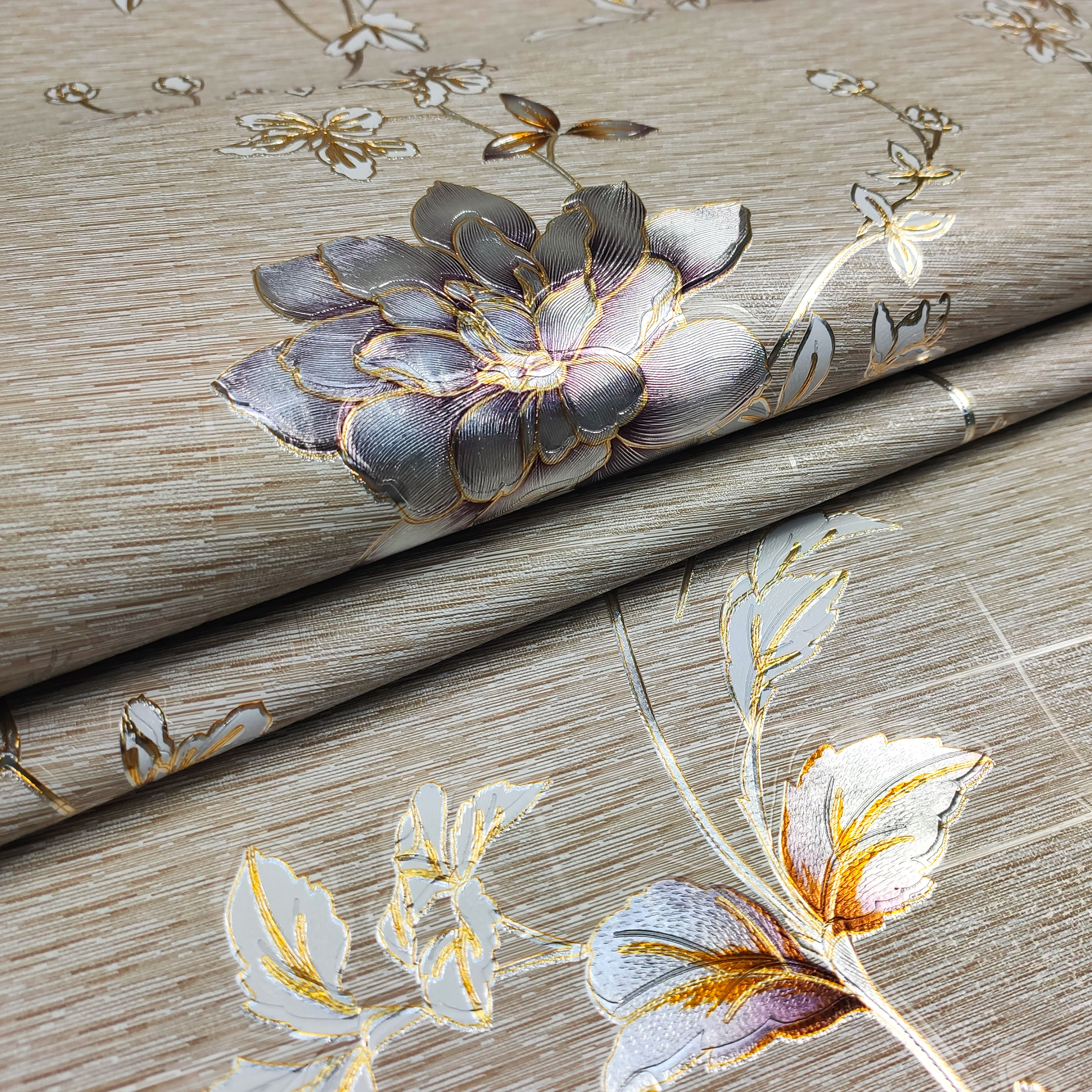 Nappe Métallique Tissu Fleurs Fond Beige Image