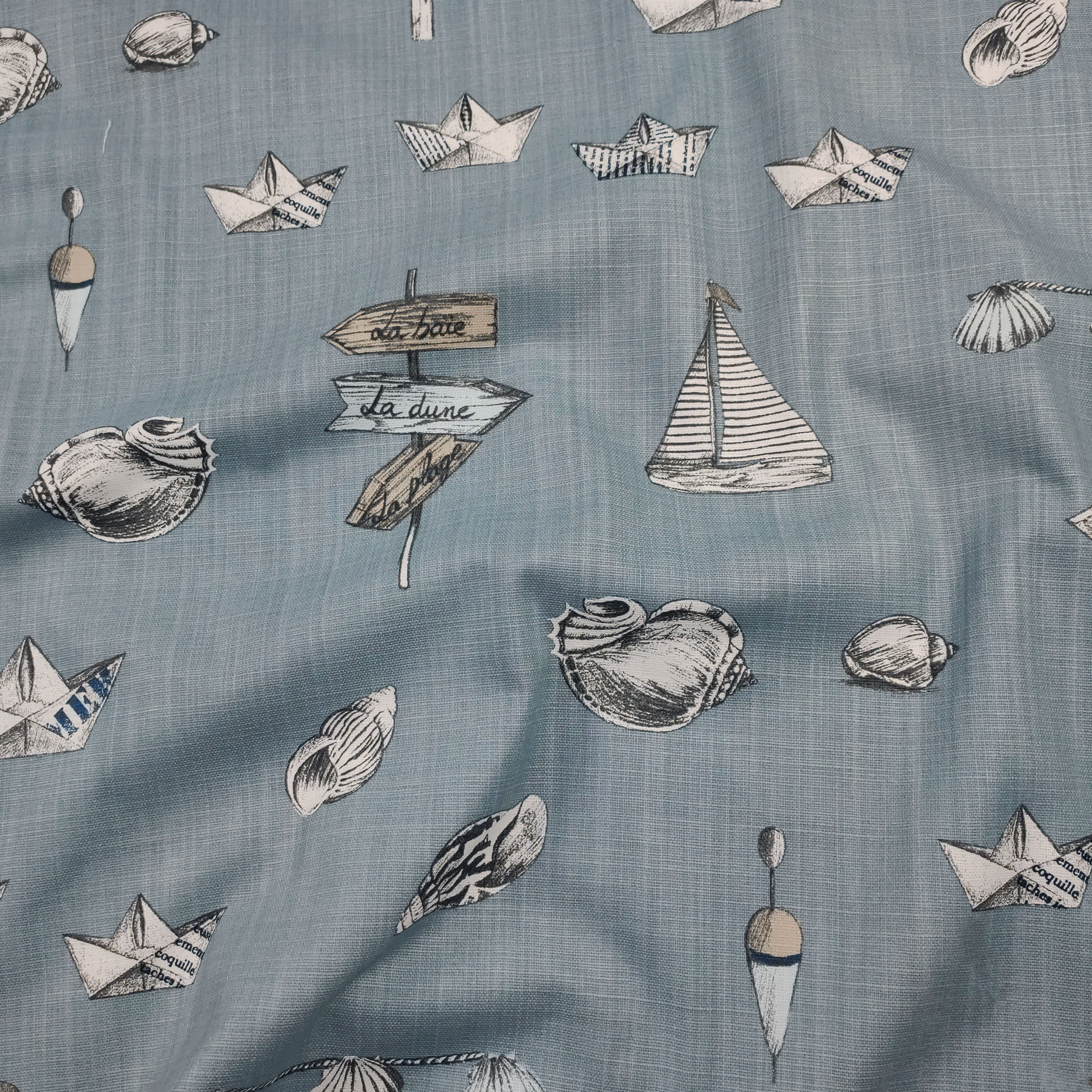Baumwolle und Leinen Boote und Muscheln Celeste Hintergrund
