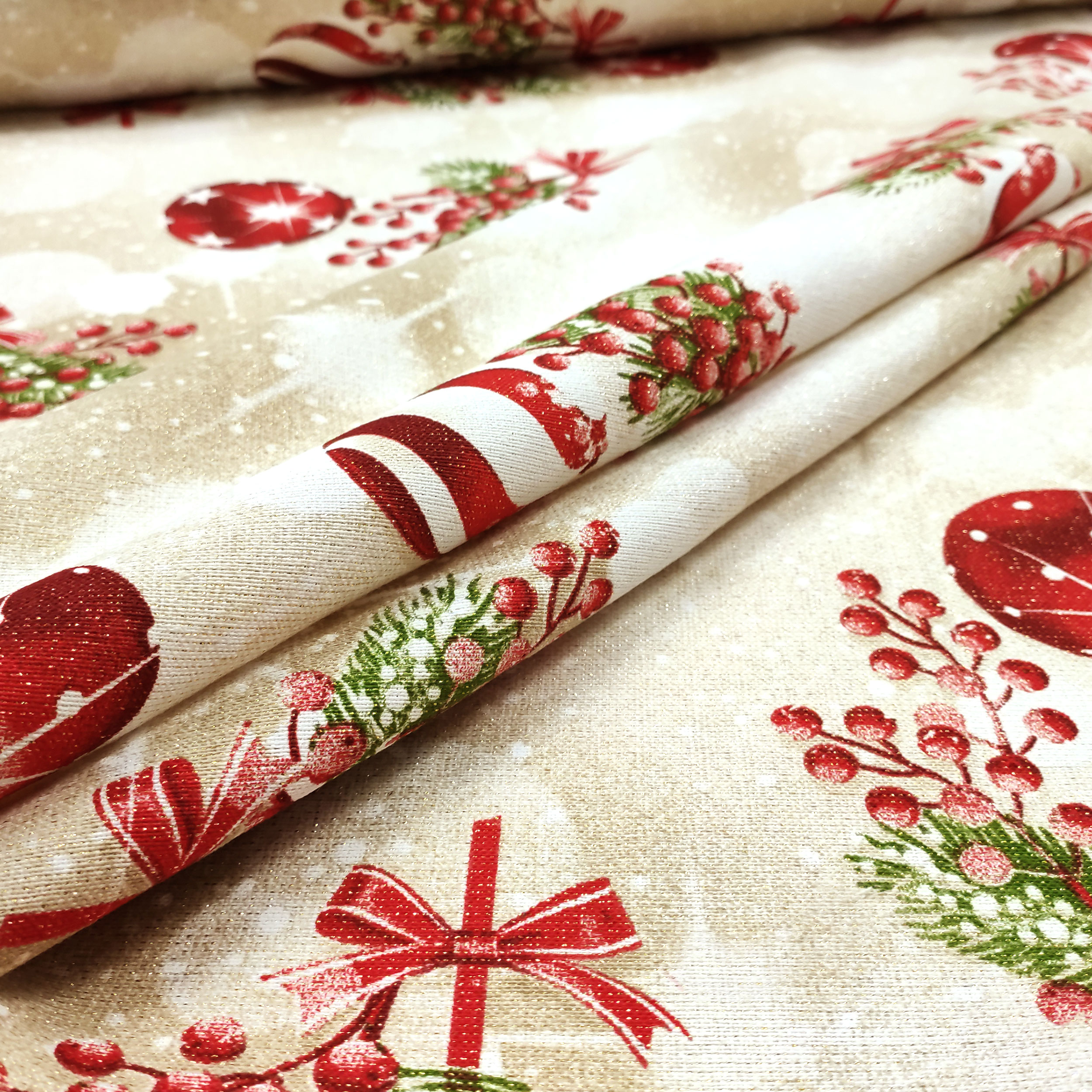Tissu Lurex doré avec boules de Noël Image