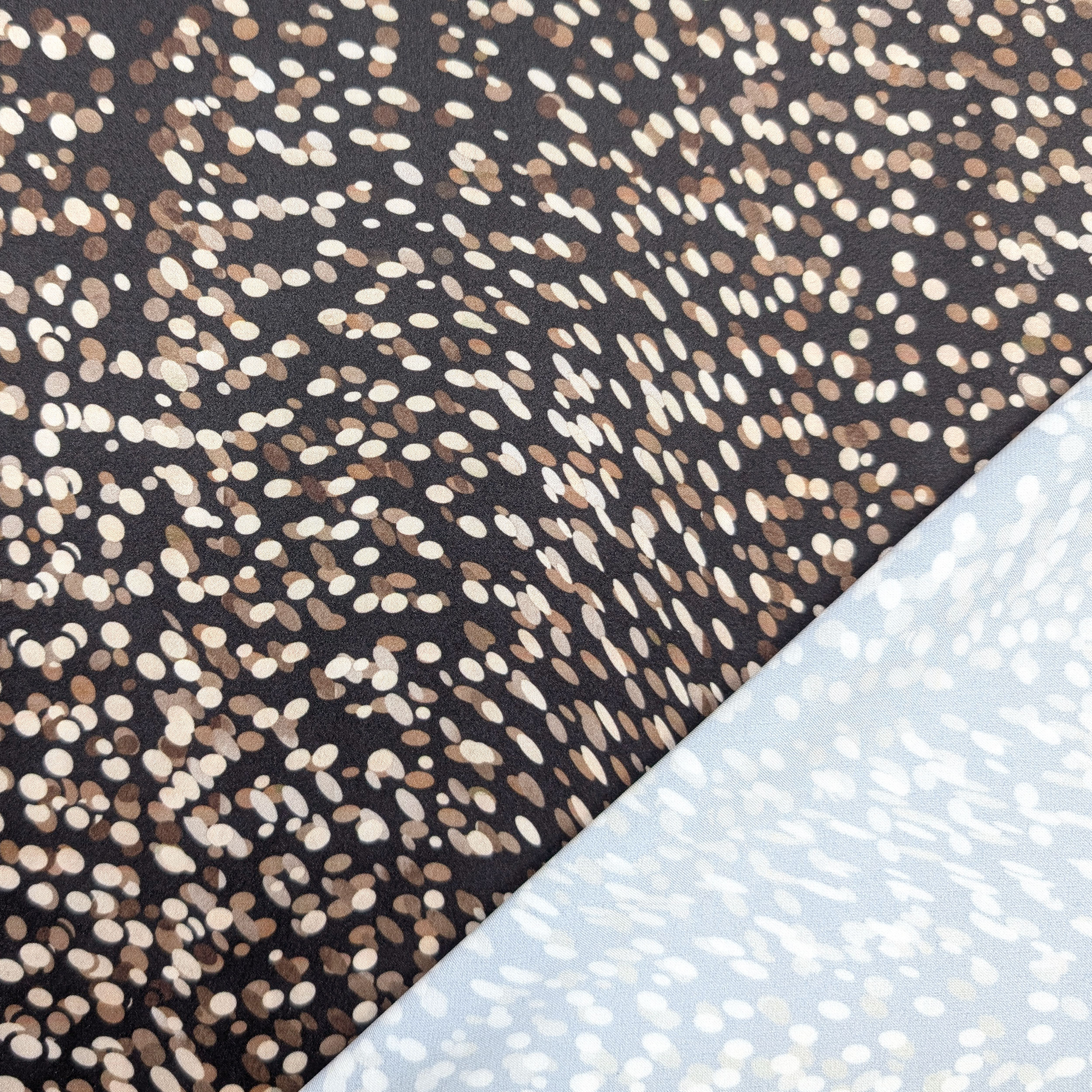 Satin Set High Fashion Polka Dot Tones Beige Image