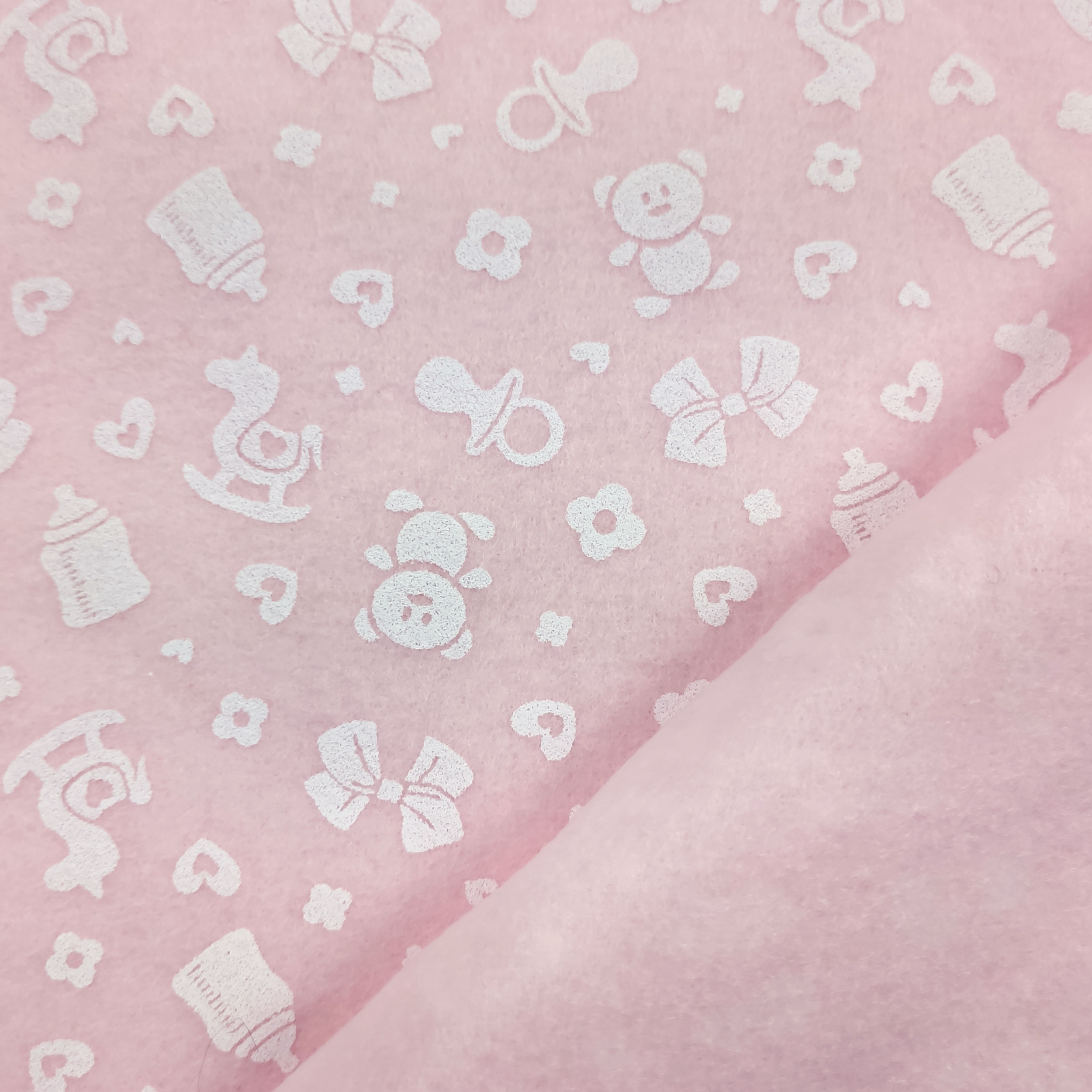 Pannolenci Fond rose Jouets blancs