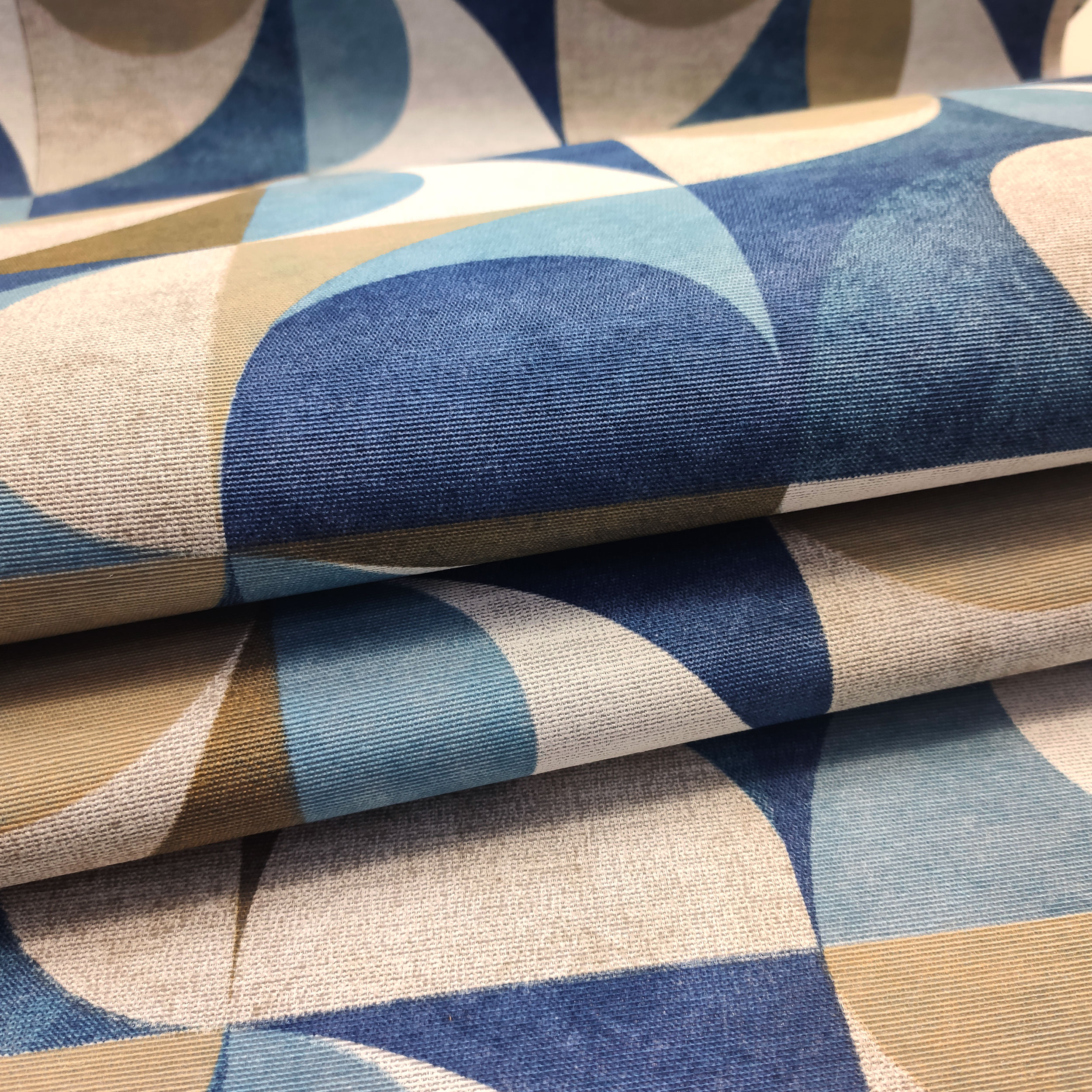 Alfombra de cocina geométrica azul y beige