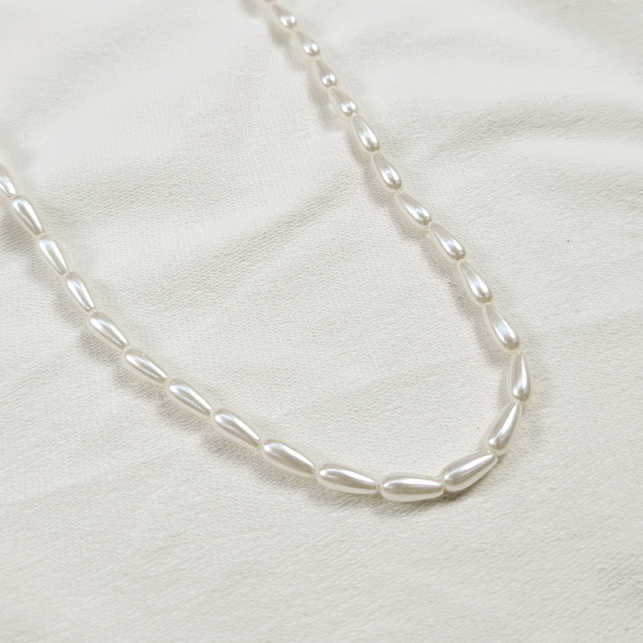 Collar de perlas de nácar 0,6x1,3 cm Image