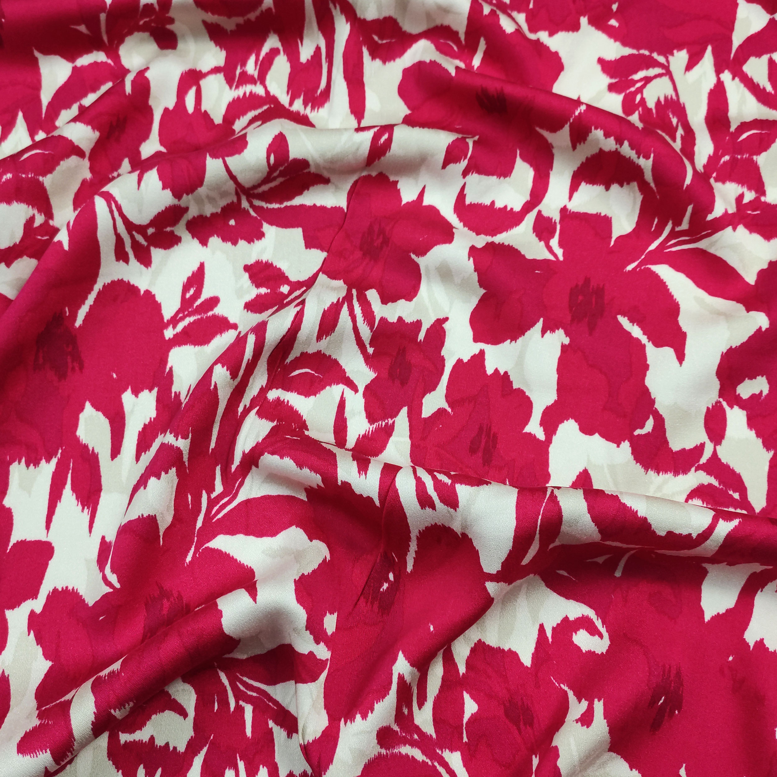 Viscosa Floral Fantasía Fuxia