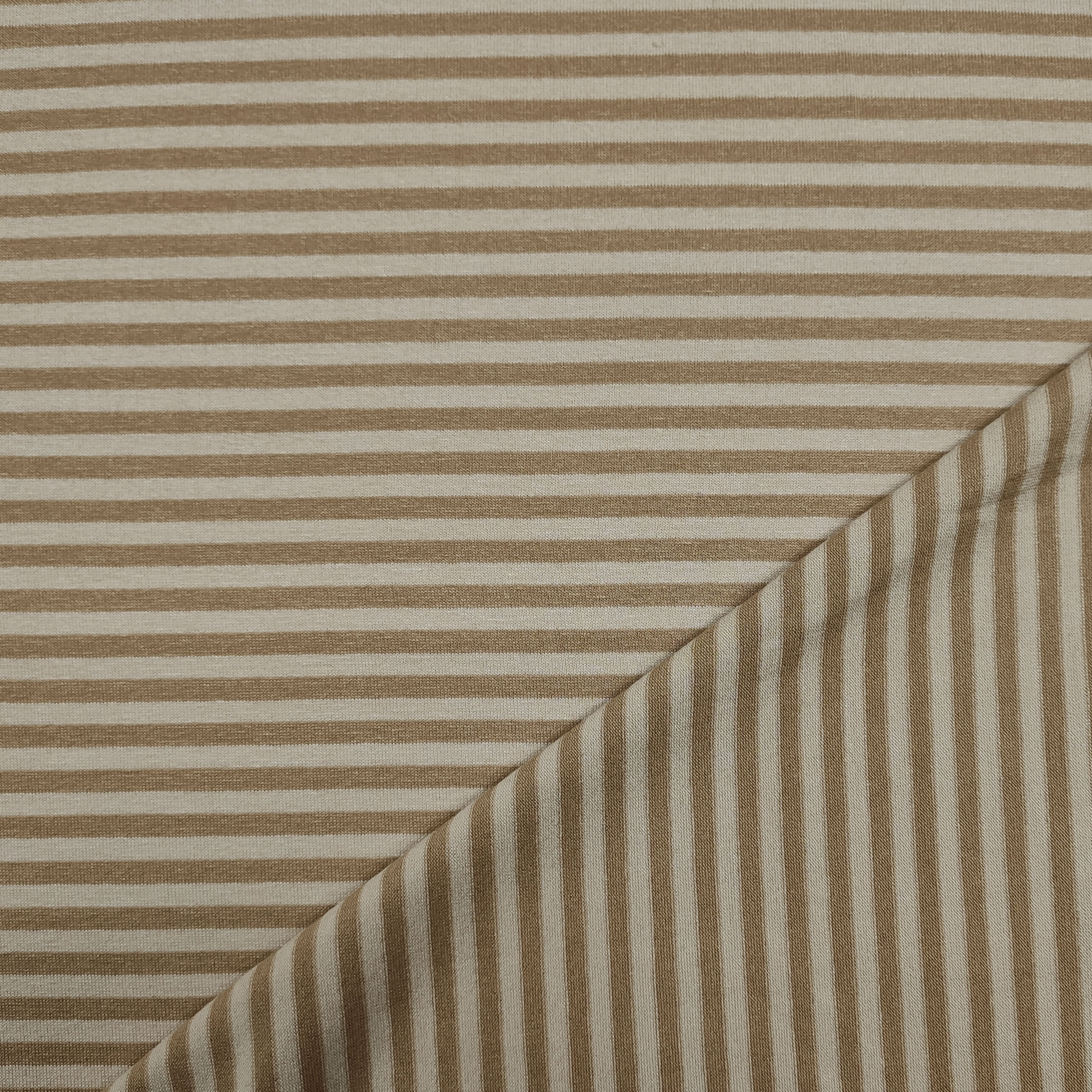 Kamel und Beige gestreifter Jersey