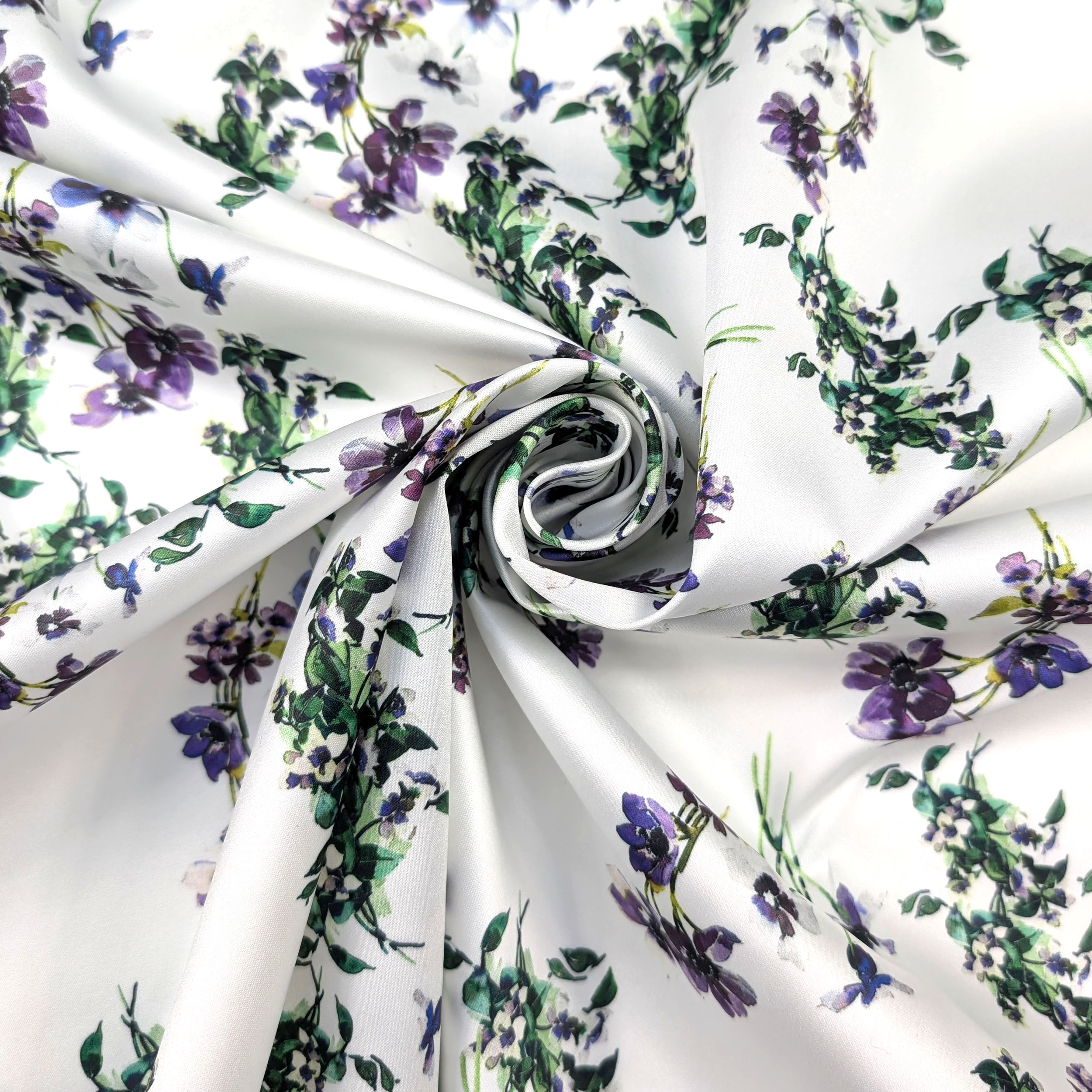 Satin élastique Fleurs lilas Fond blanc Image