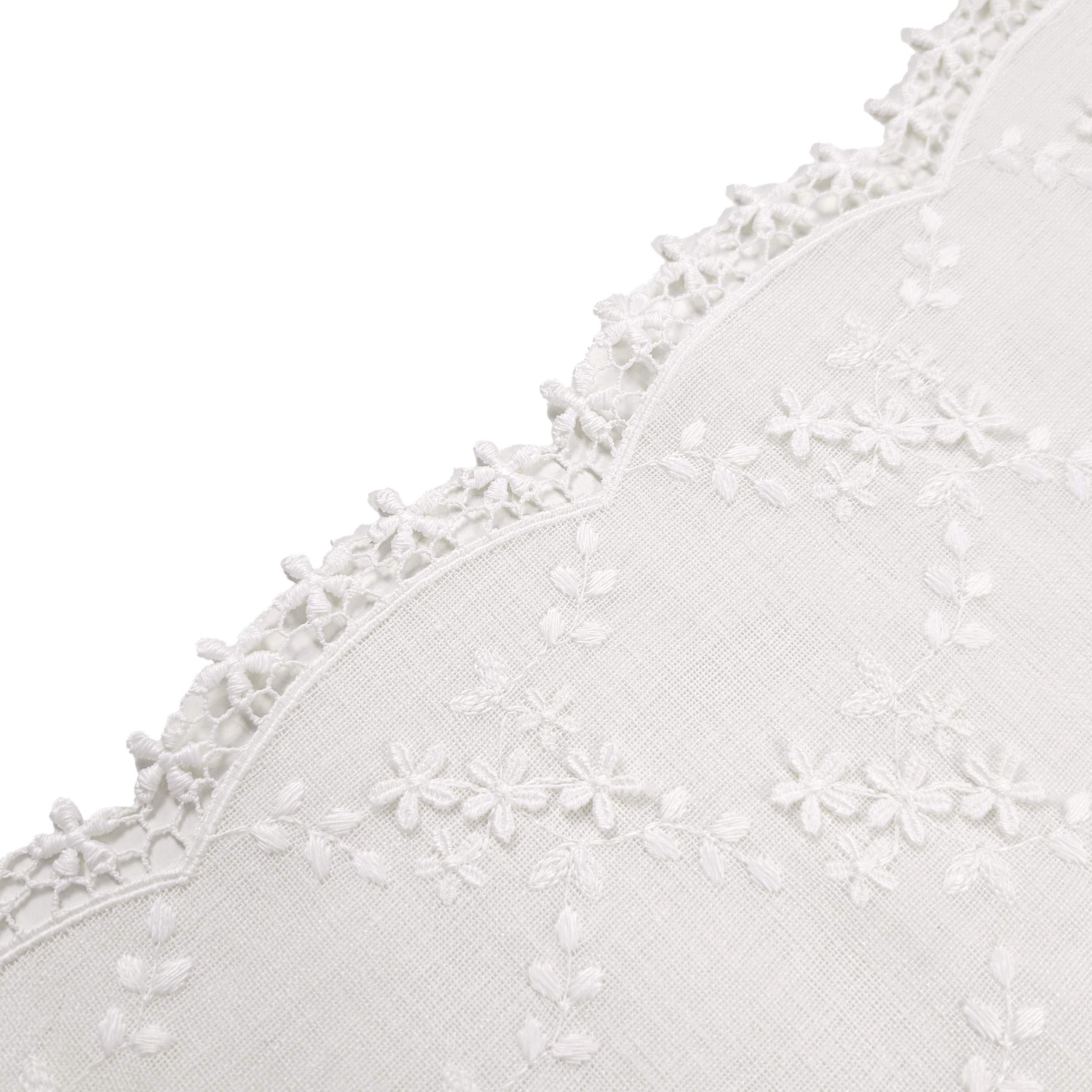 Scalloped Curtain Fabric Fiorellini White Image