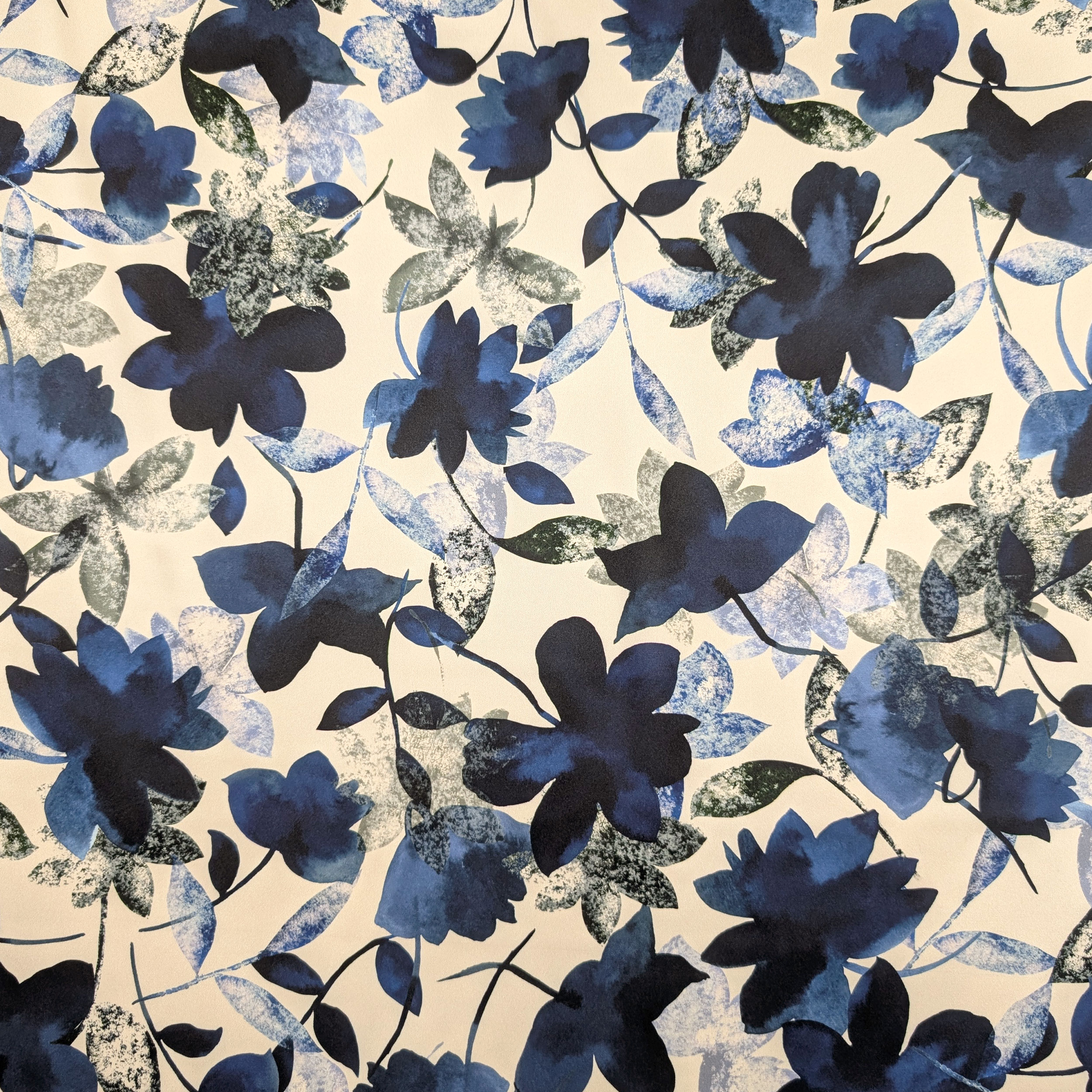 Ensemble de satin haute couture fleurs bleues Image