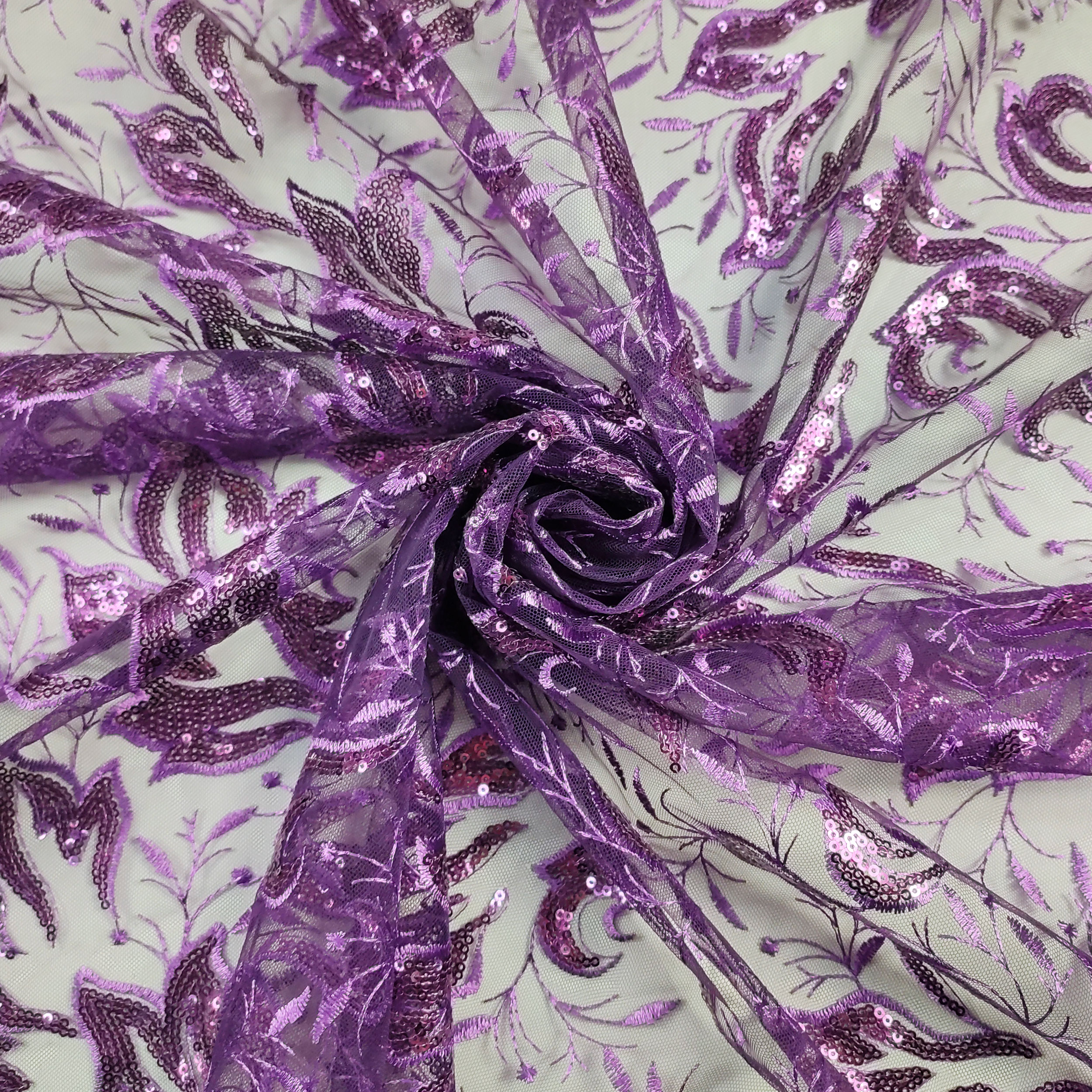 Feuilles de tulle brodées avec paillettes violet Image