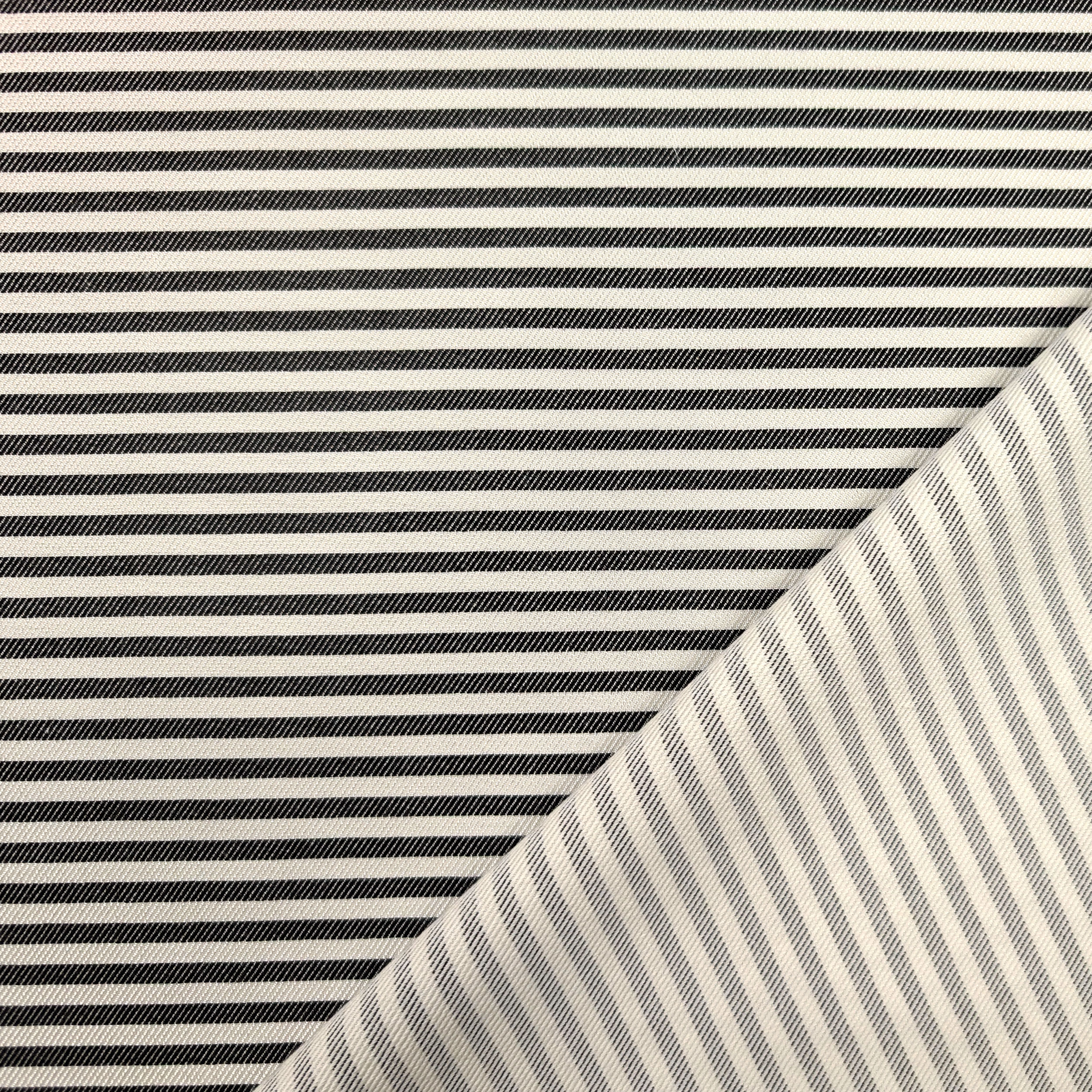 Rayures horizontales en coton mélangé noir et crème Image