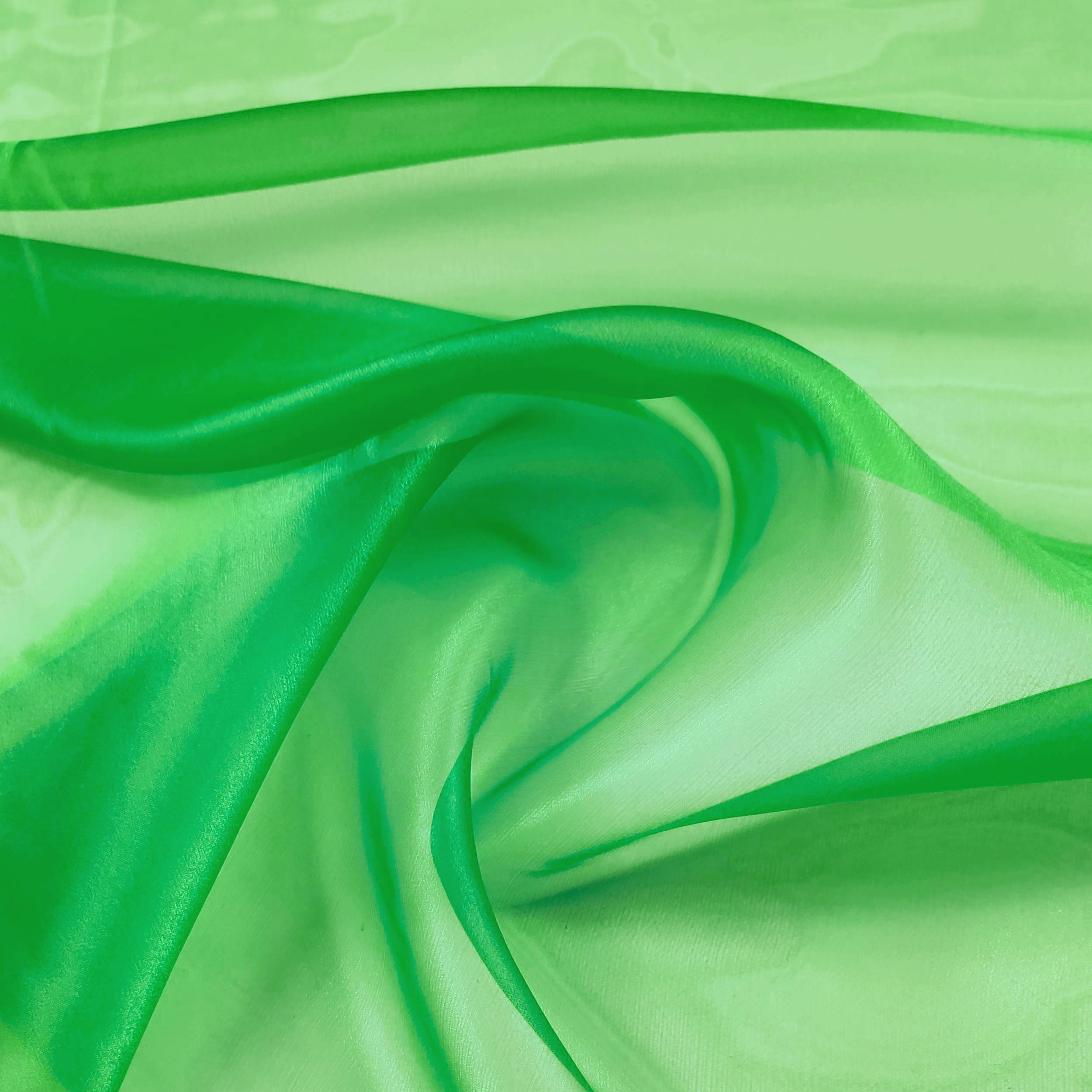 Organza Lux Verde Sólido