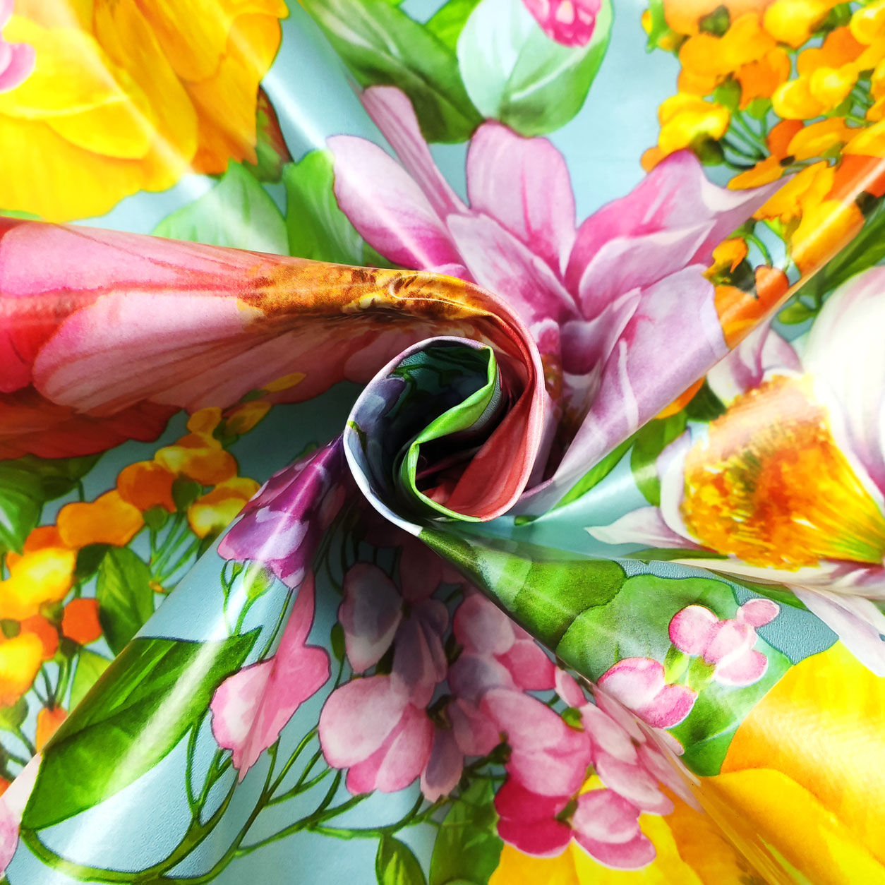 tovaglia-plastificata-con-fiori-colorati