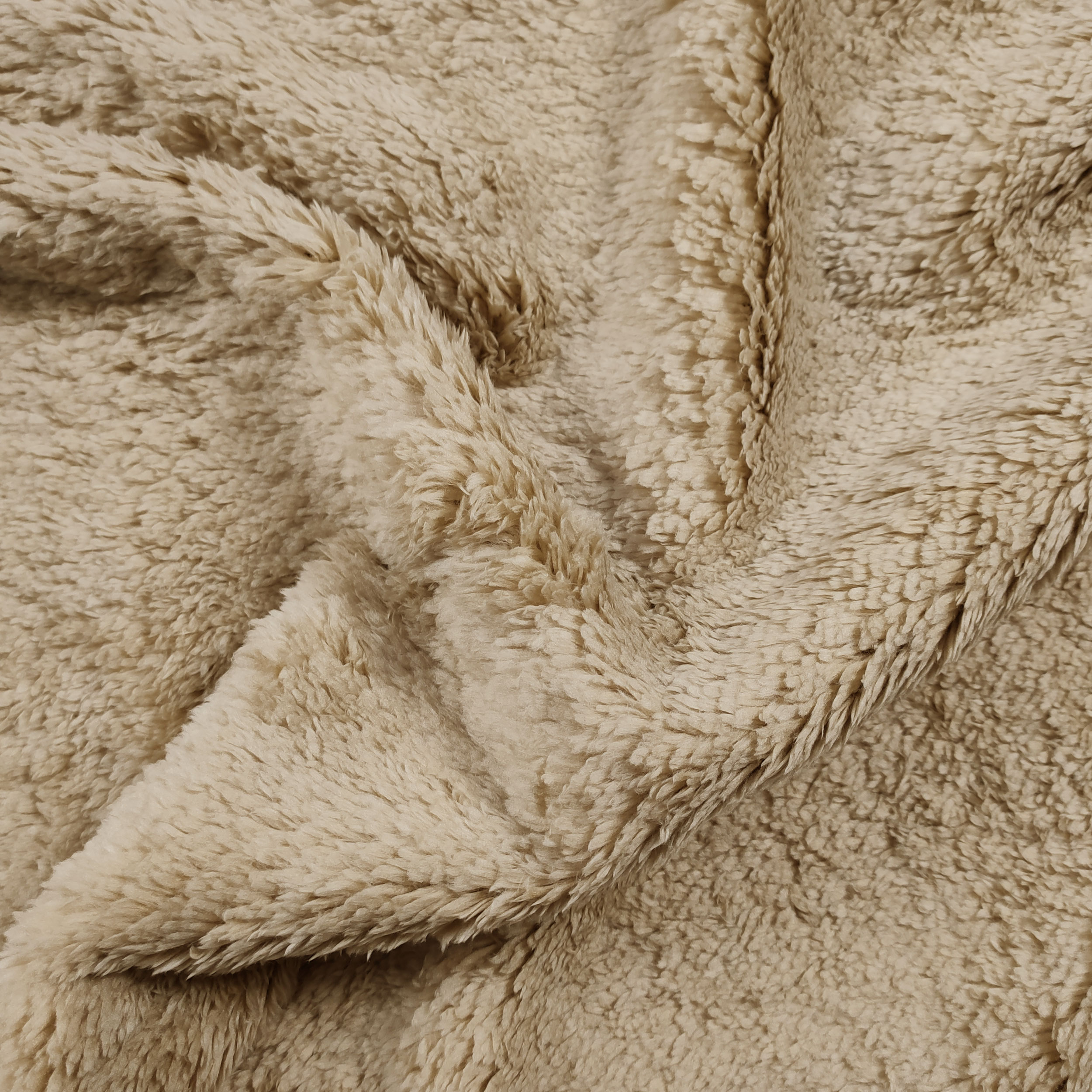 Tissu en peau de mouton en noir