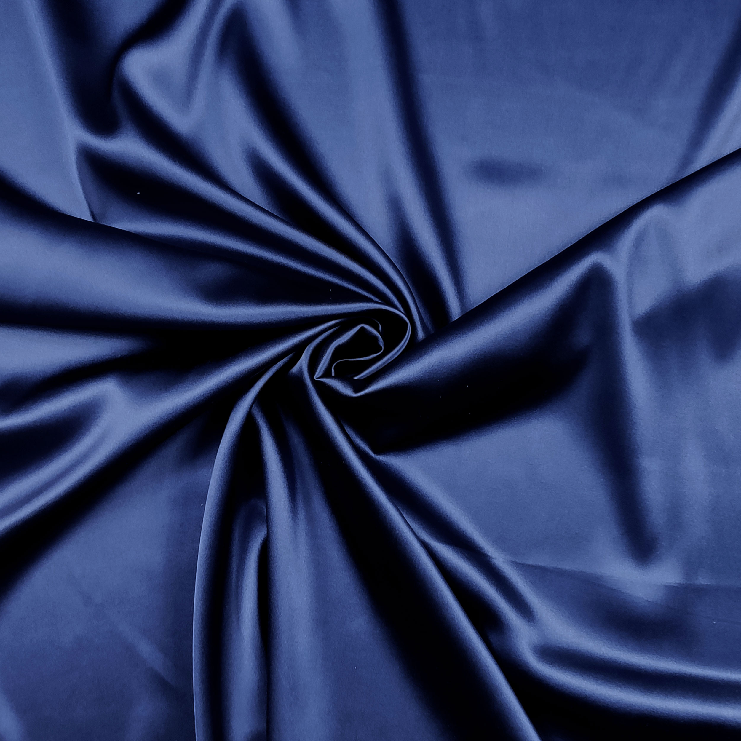 Tissu extensible en satin de soie bleu Image
