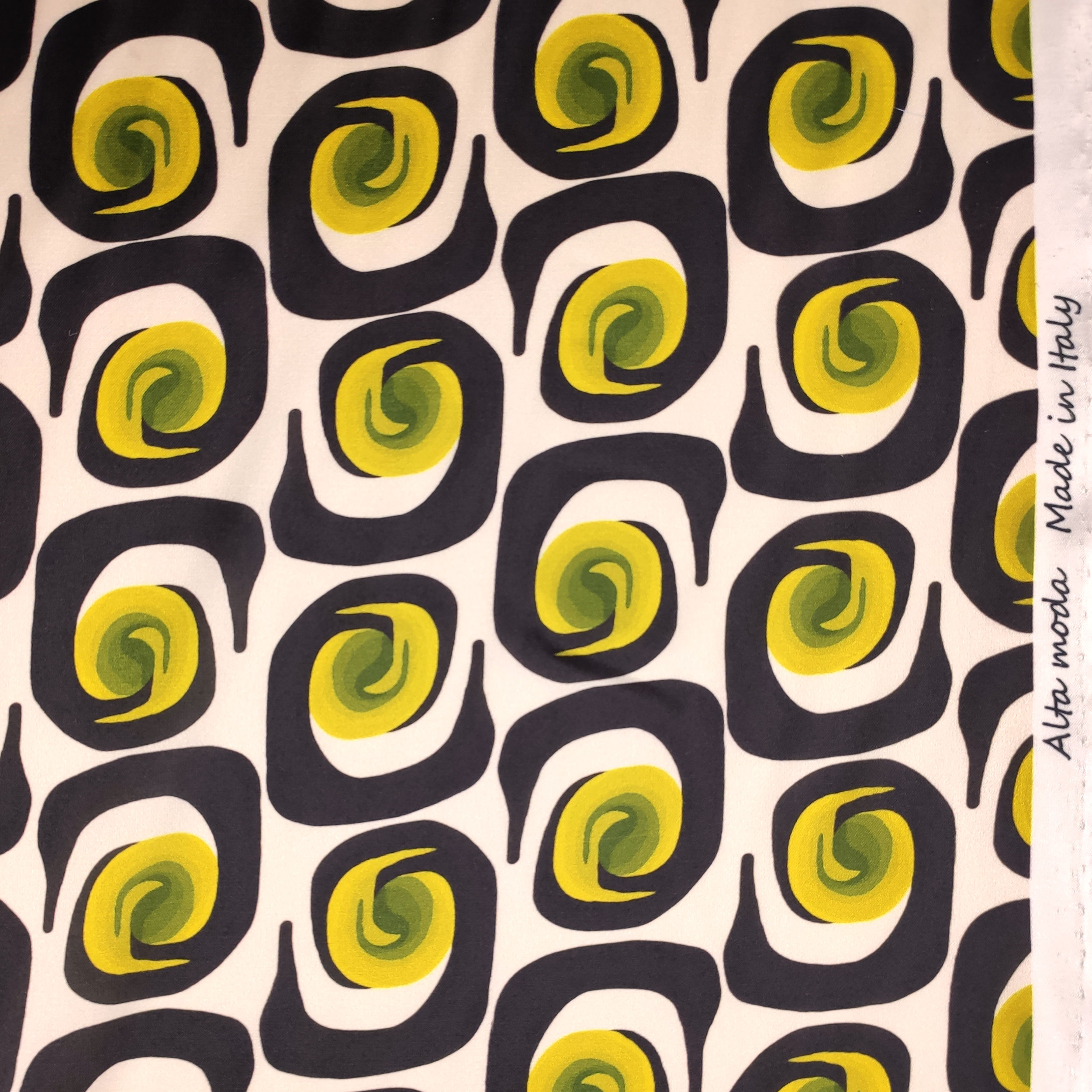 Ensemble en satin élastique Fashion Motifs abstraits Jaune Image