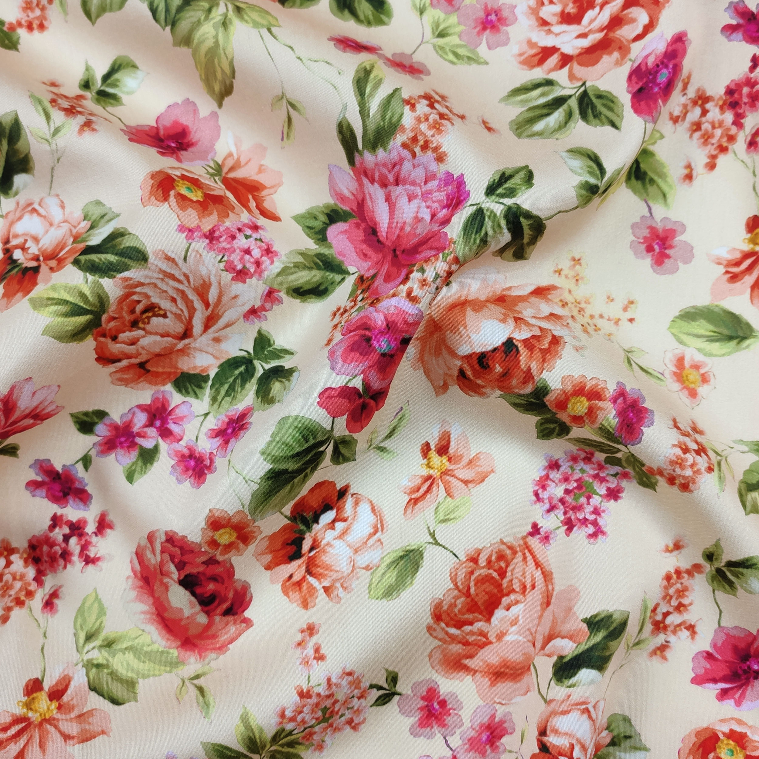 Coton Rasatello Fond écru avec fleurs Image
