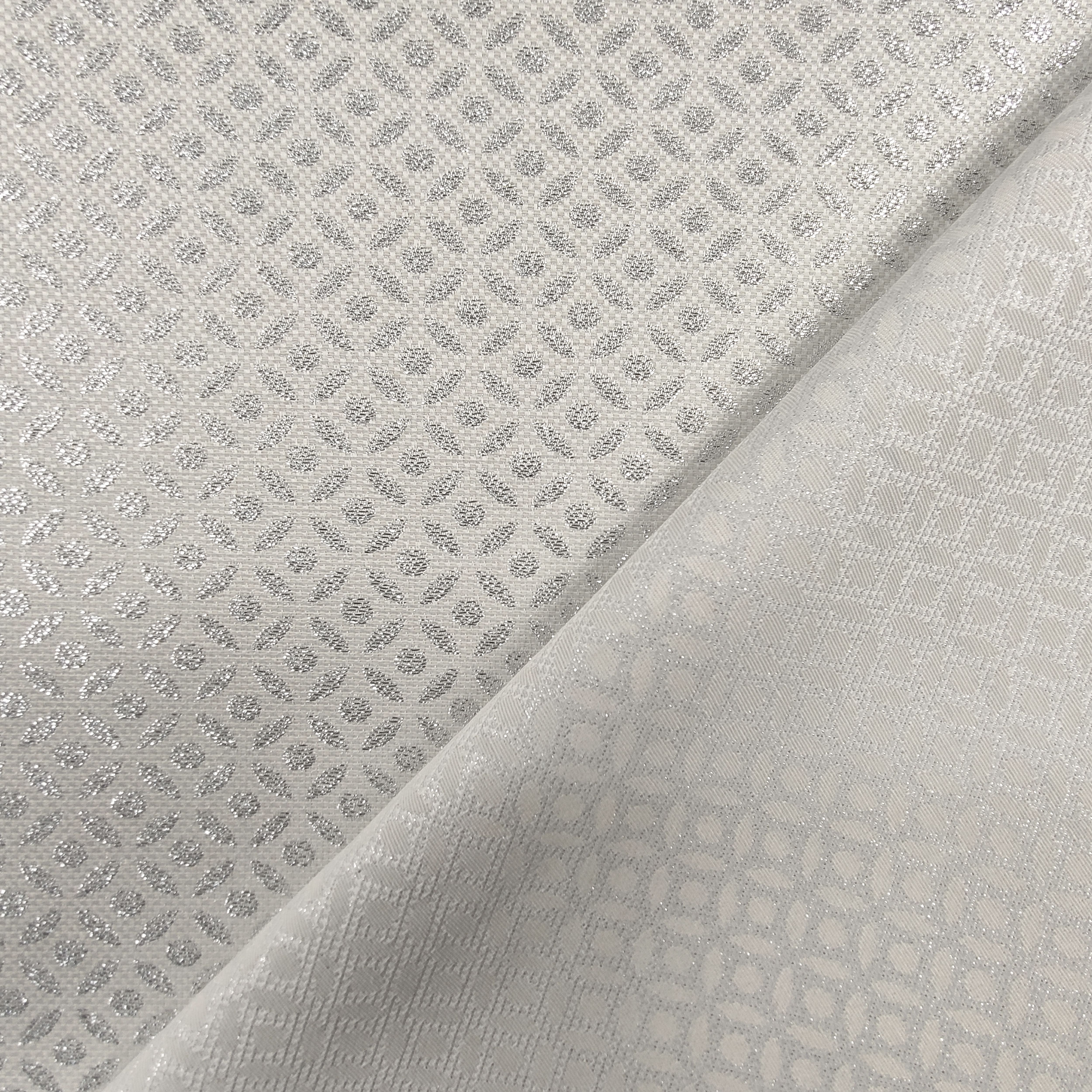 Tissu jacquard avec motif Lurex argenté