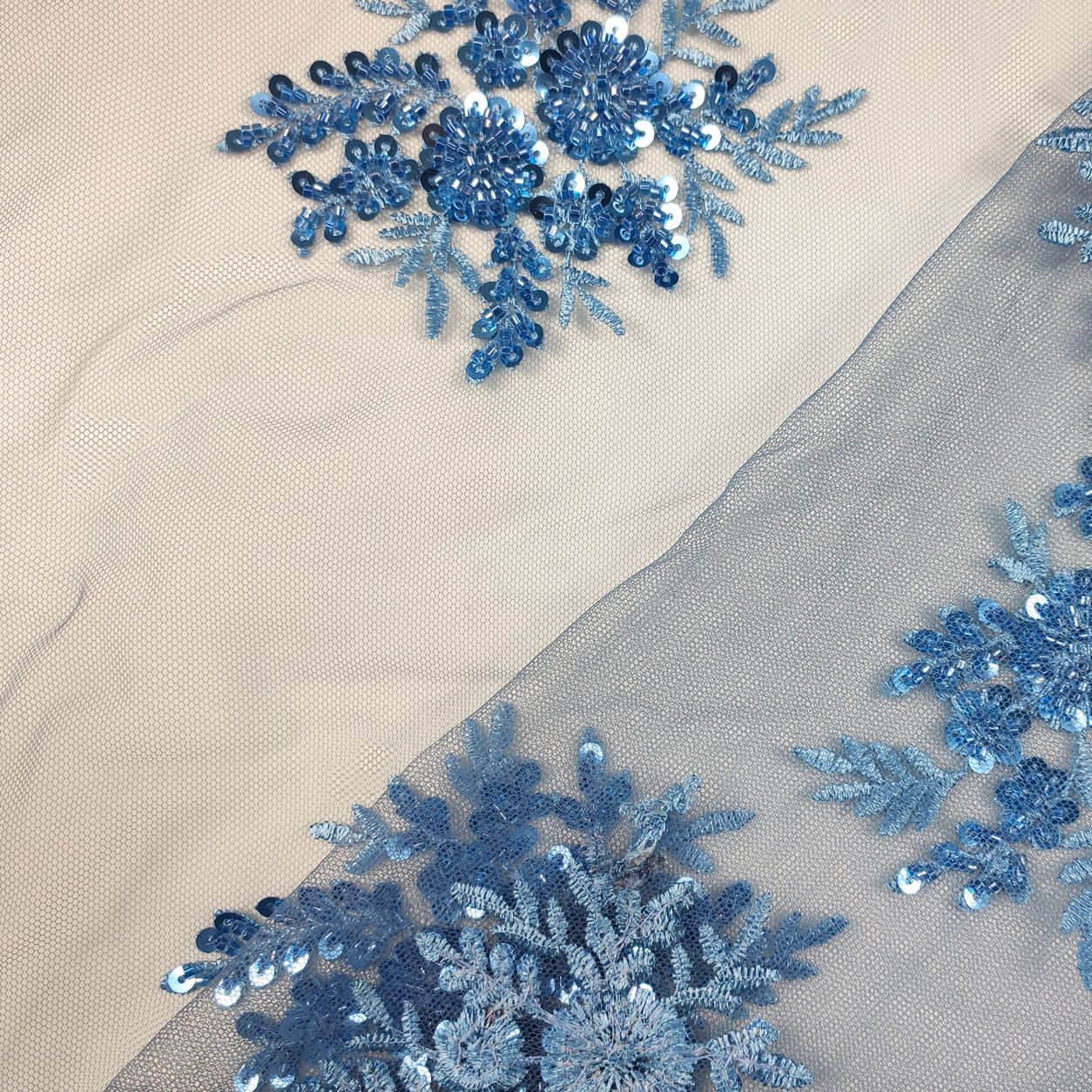 Doppelt bestickte Spitze mit Pailletten Hellblau