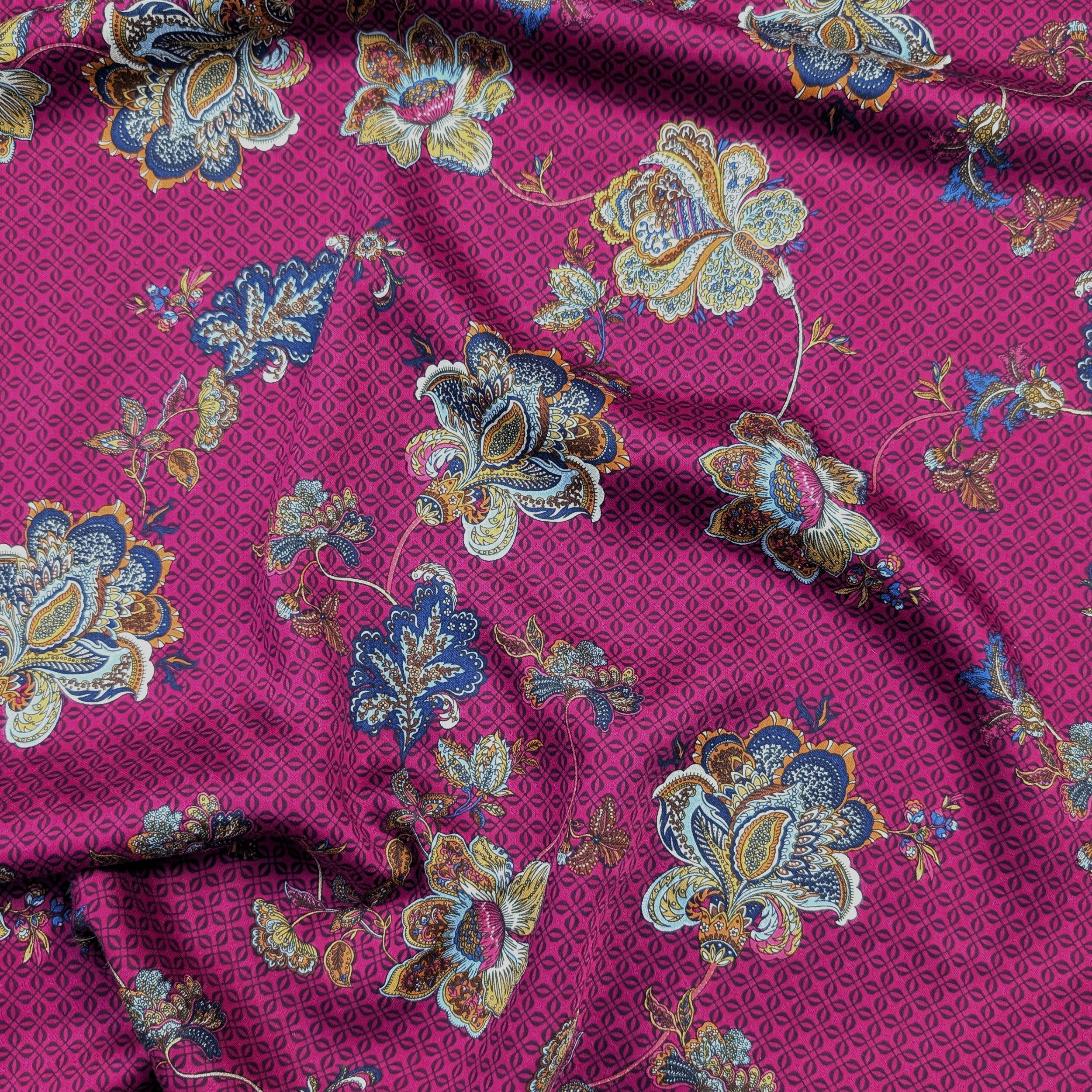 Tela Recortable Viscosa Fuxia Arabia Fantasía 150x147 cm Image