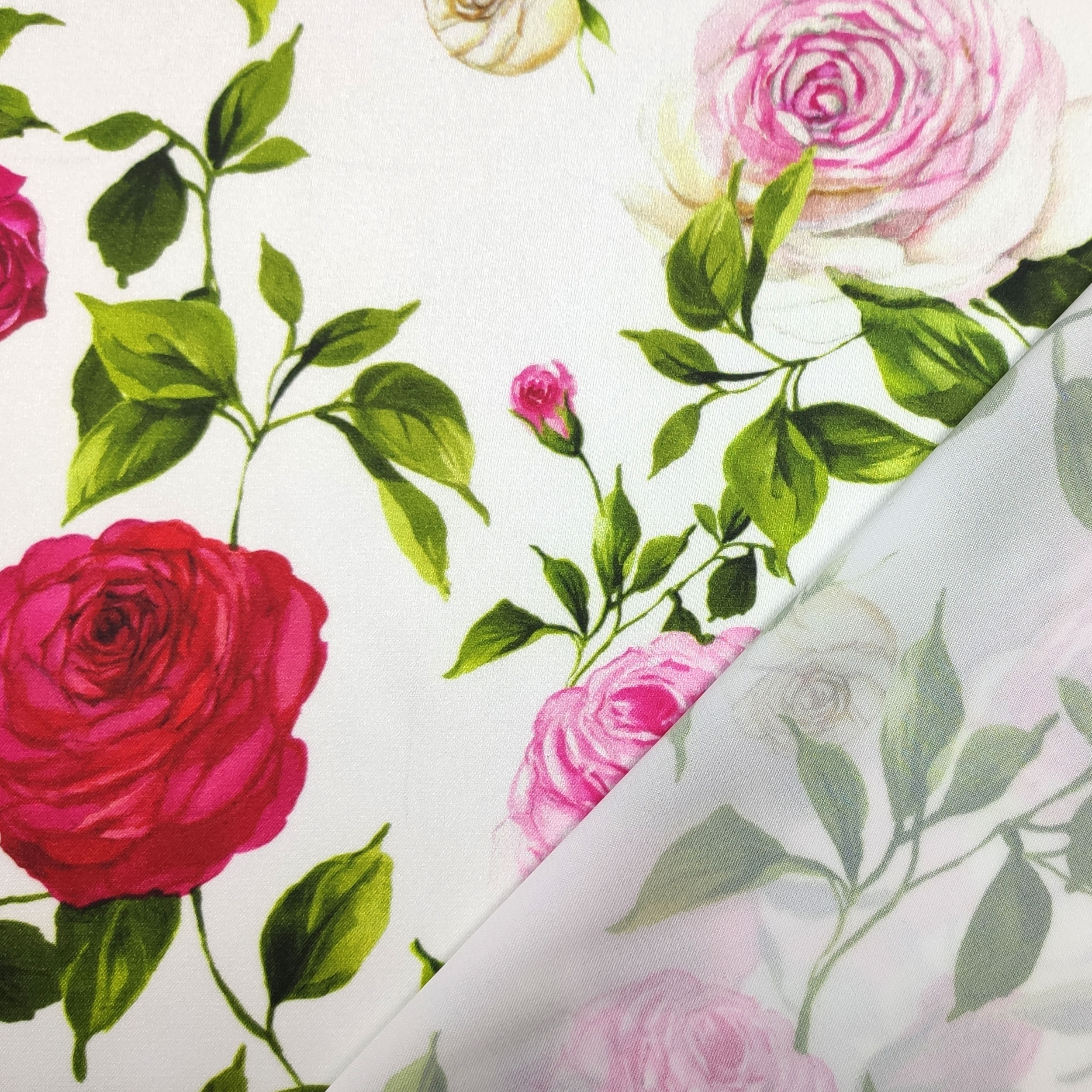 Elasticated Shave Set Rose White Background