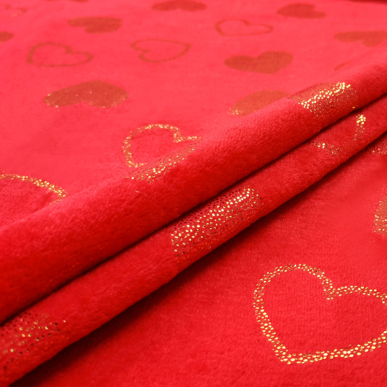 tessuto-pile-rosso-cuori-con-strass-oro