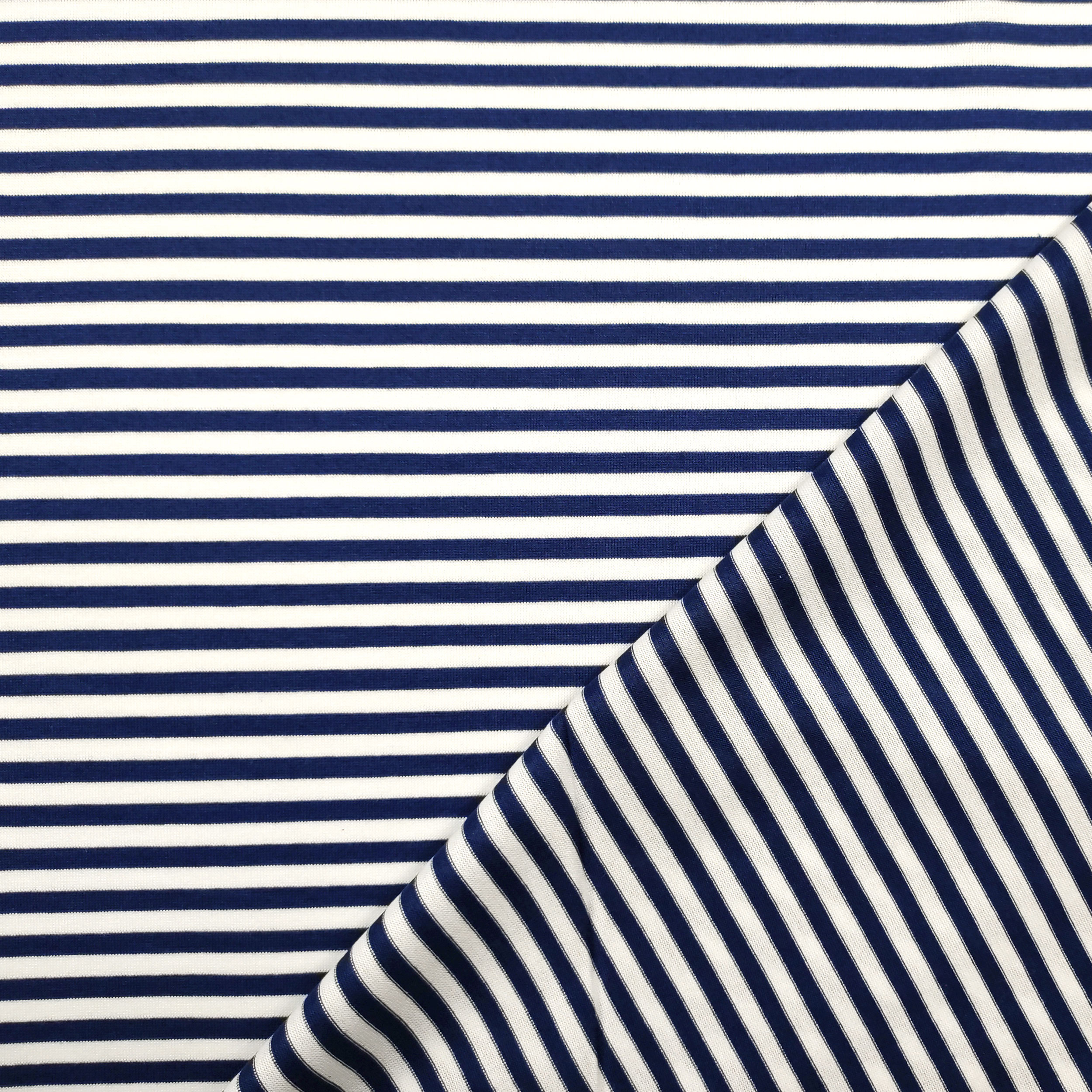 Blau und weiß gestreiftes Jersey