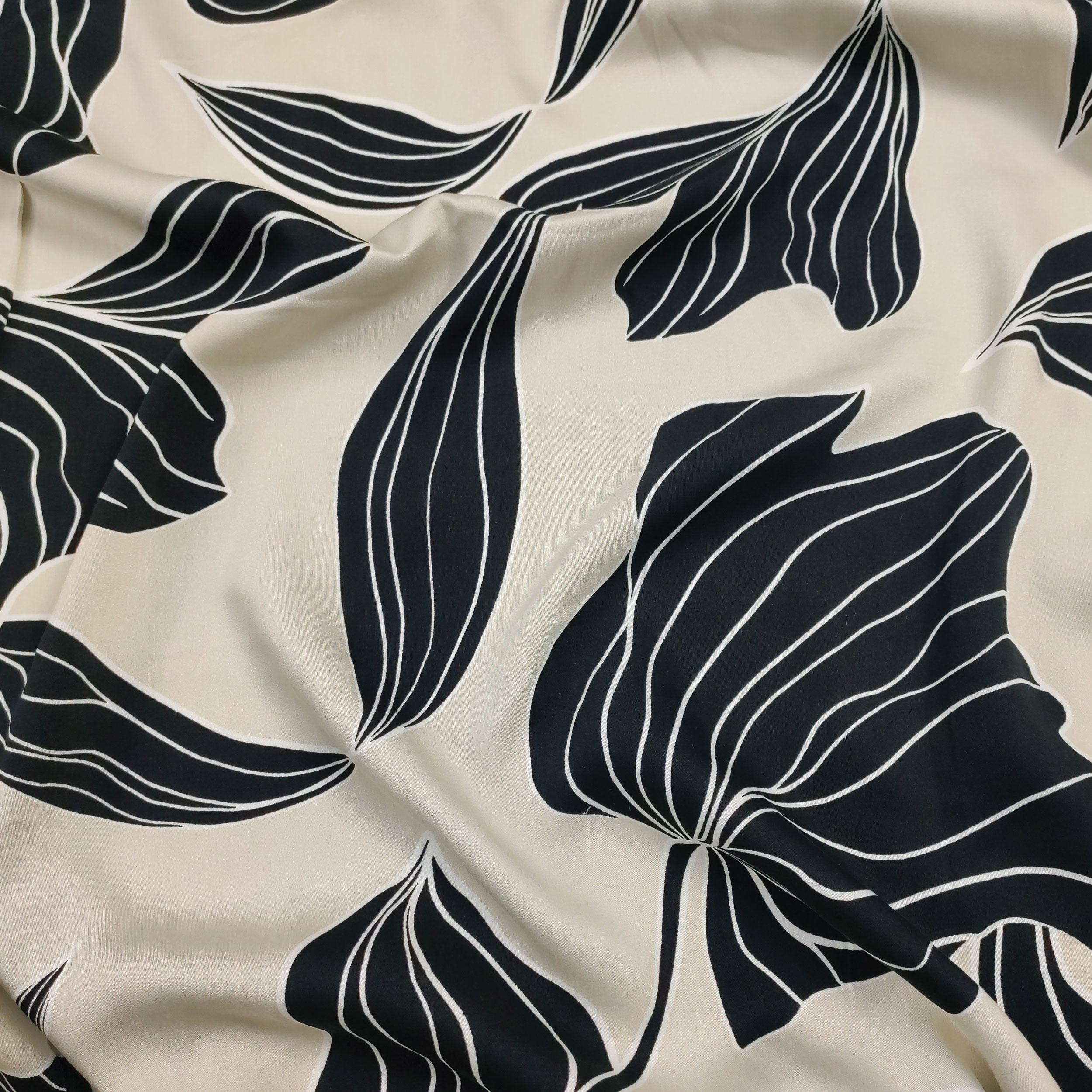 Viscosa Floral Fantasía Fondo Beige