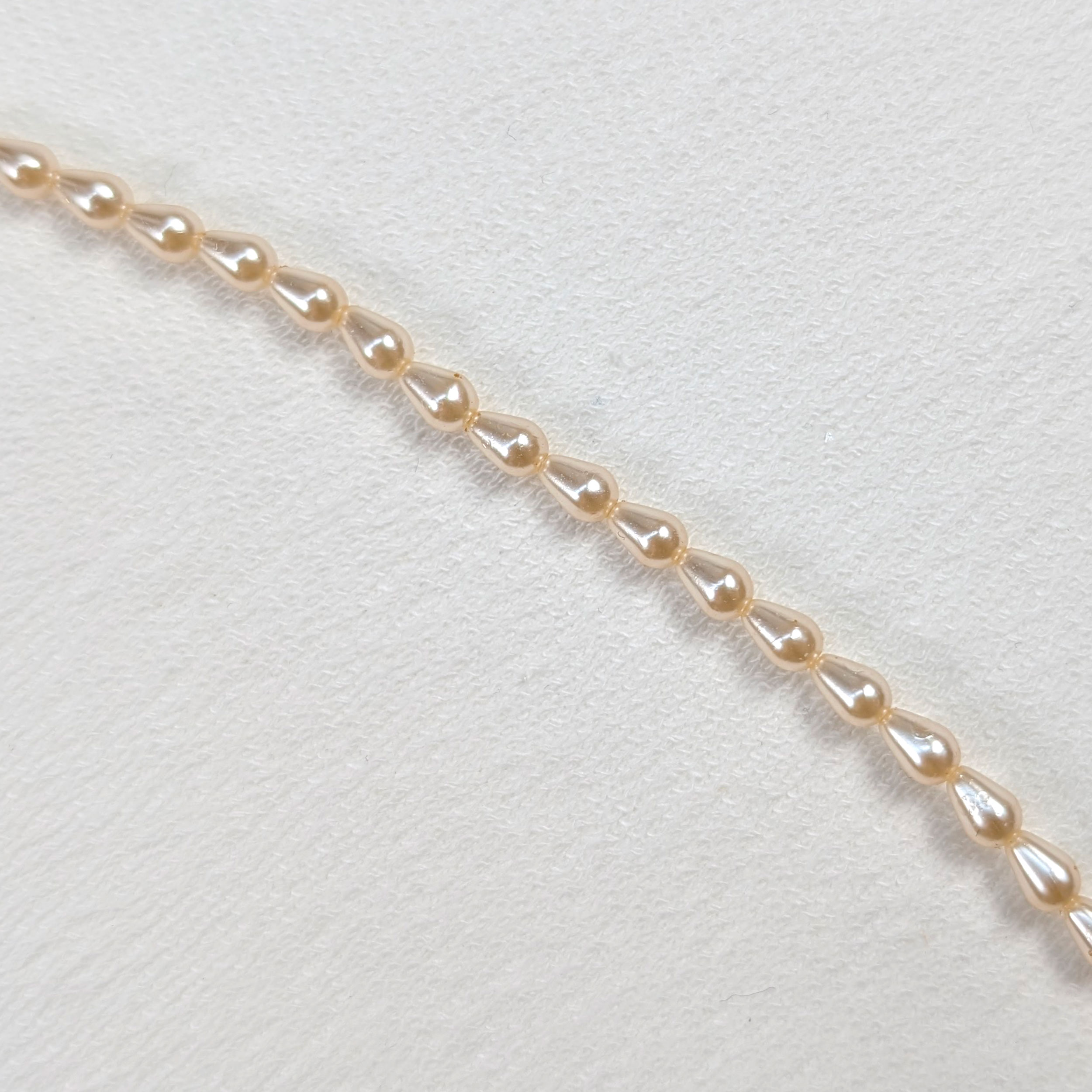 Cordón de abalorios beige 0,4x0,6 cm Image
