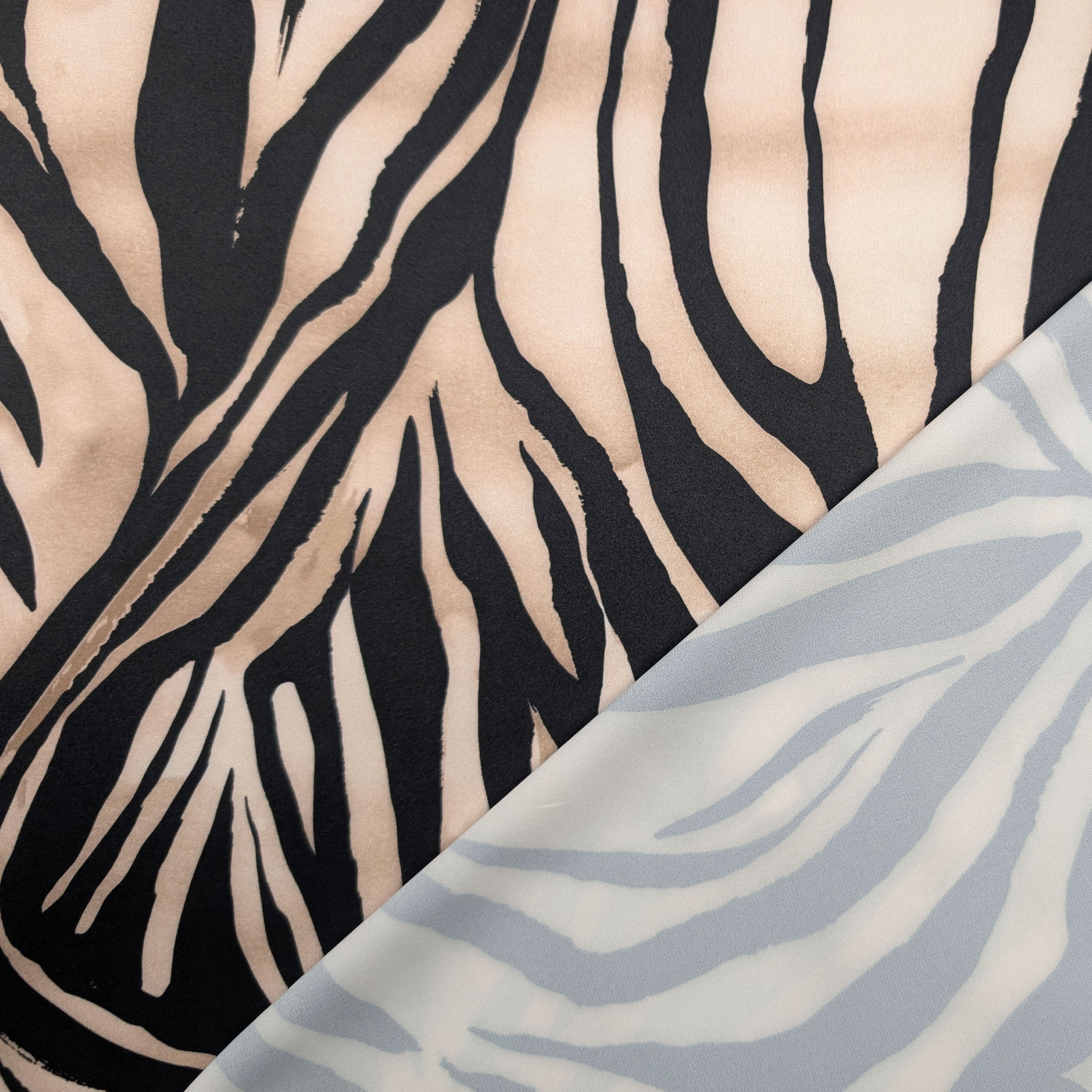 Satin Set High Fashion Zebra Patterned Powder and Black Image