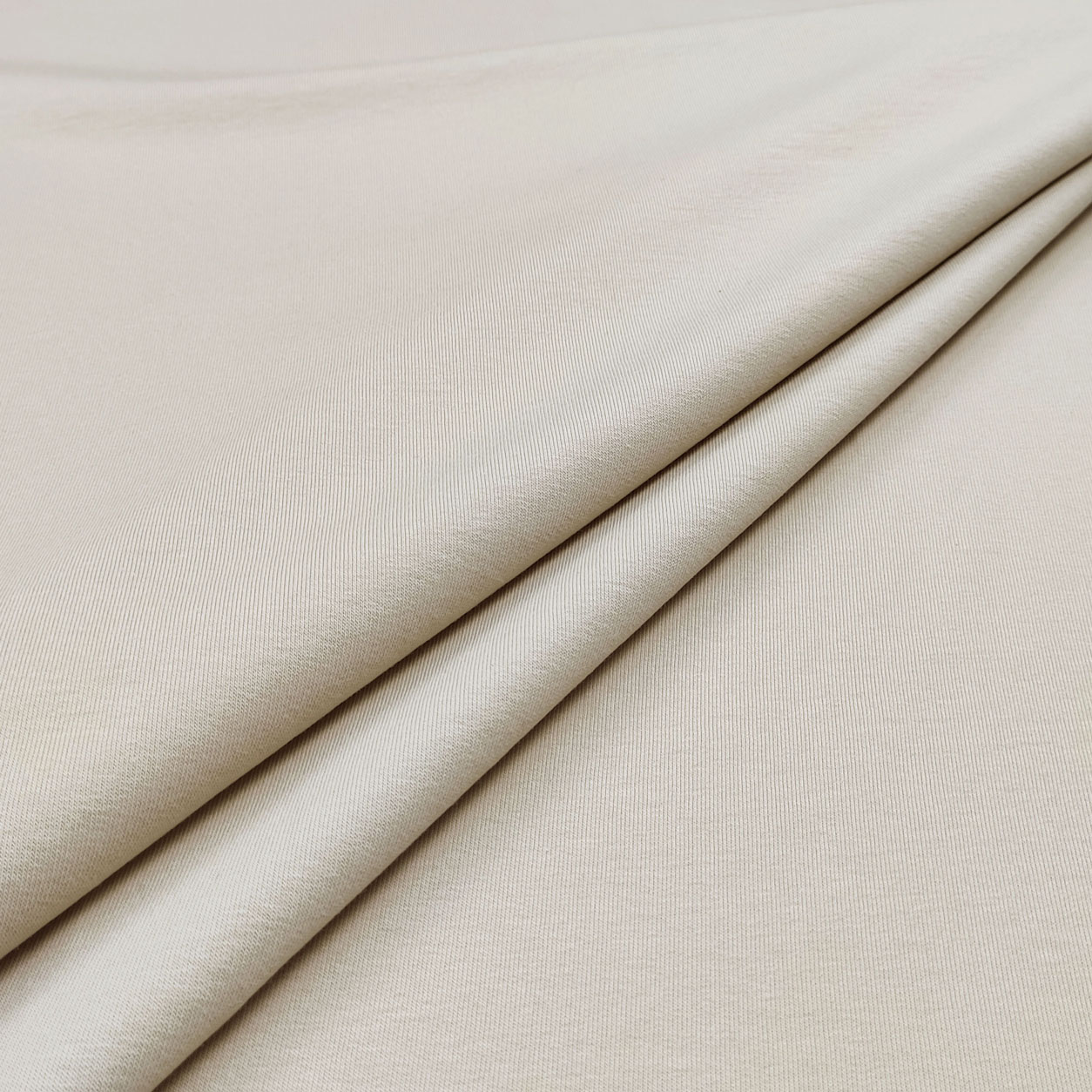 Felpa-tessuto-invernale-beige