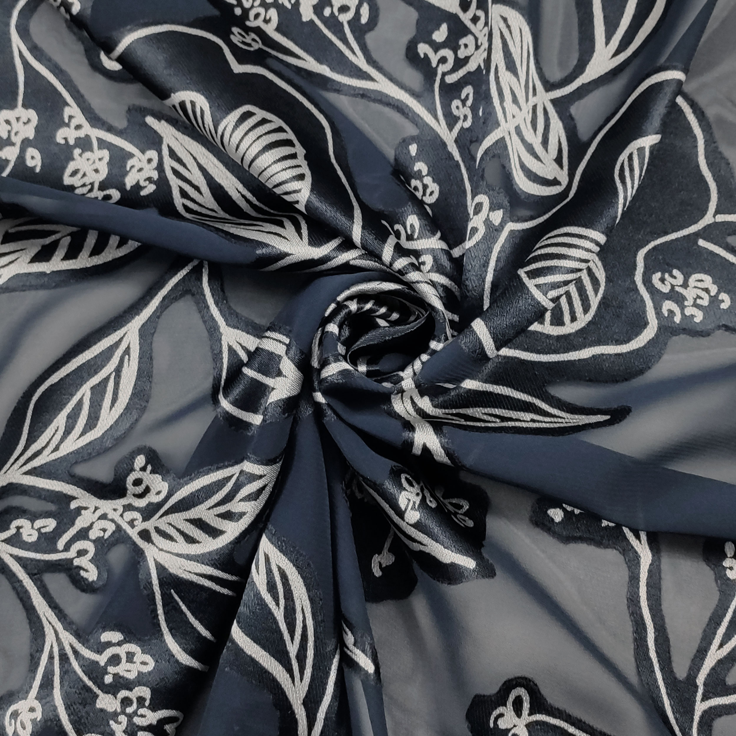 Devorè High Fashion Blue Flowers Image