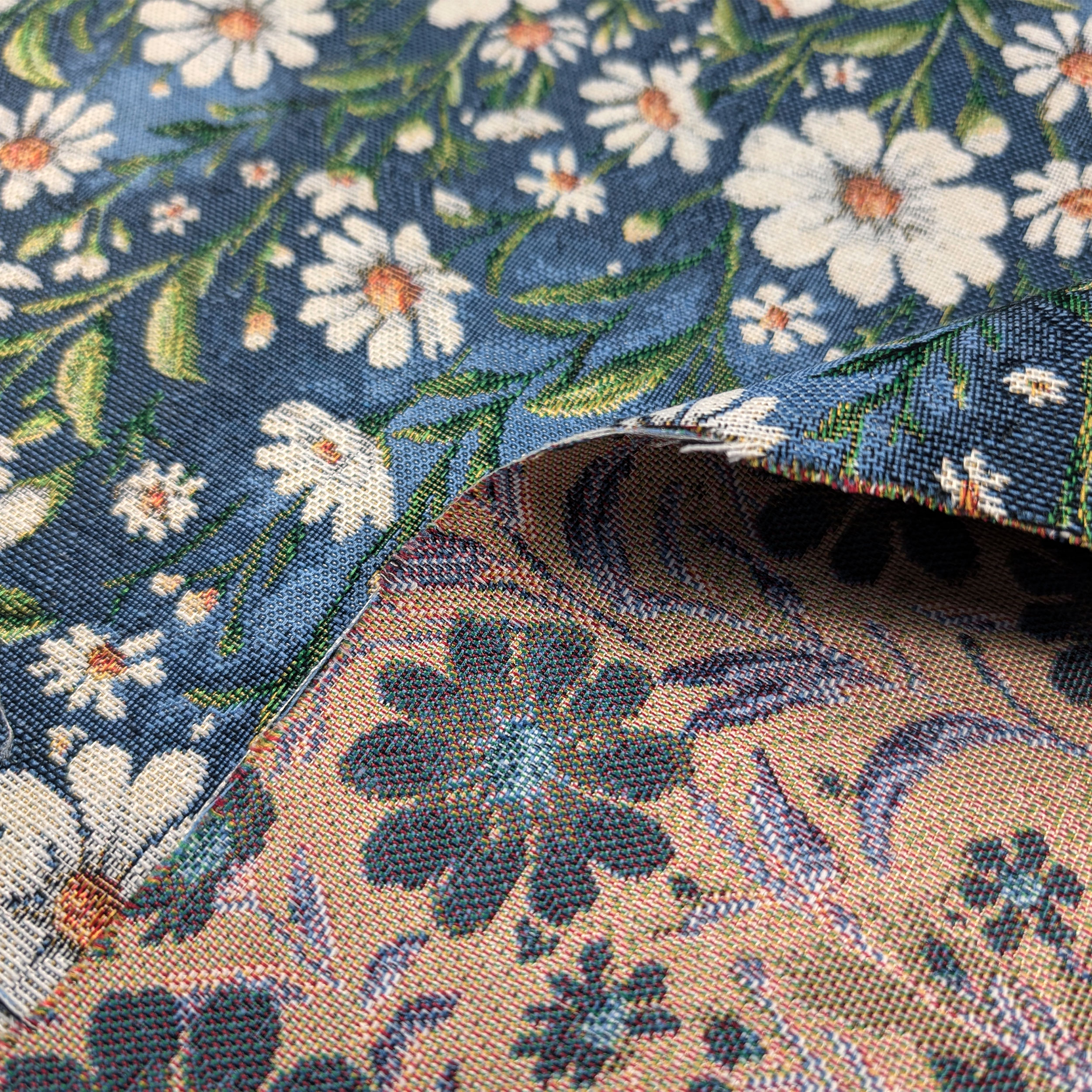 Gobelin Ottanium Daisy Pattern Image