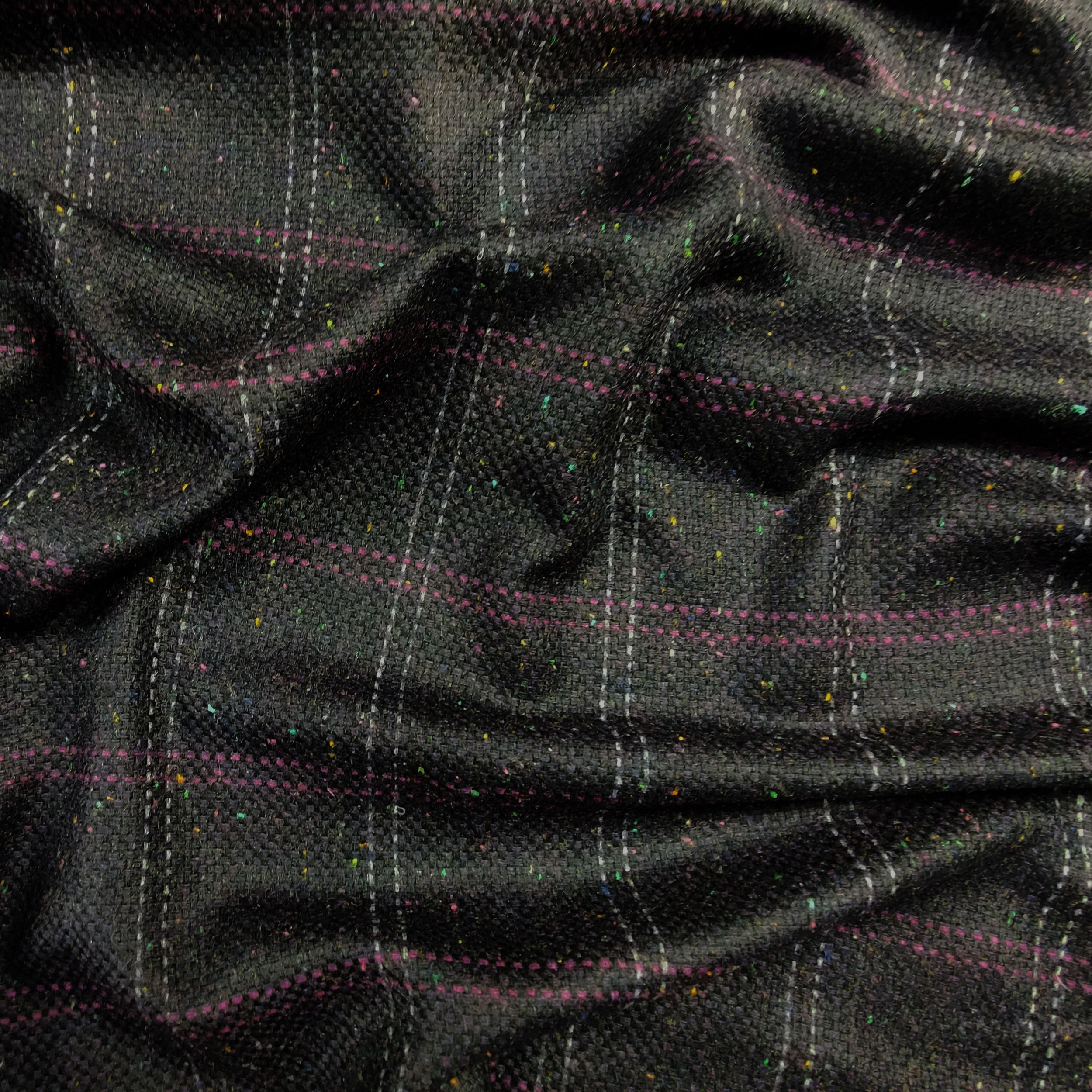 Plaid noir et rose avec mini-points de couleur