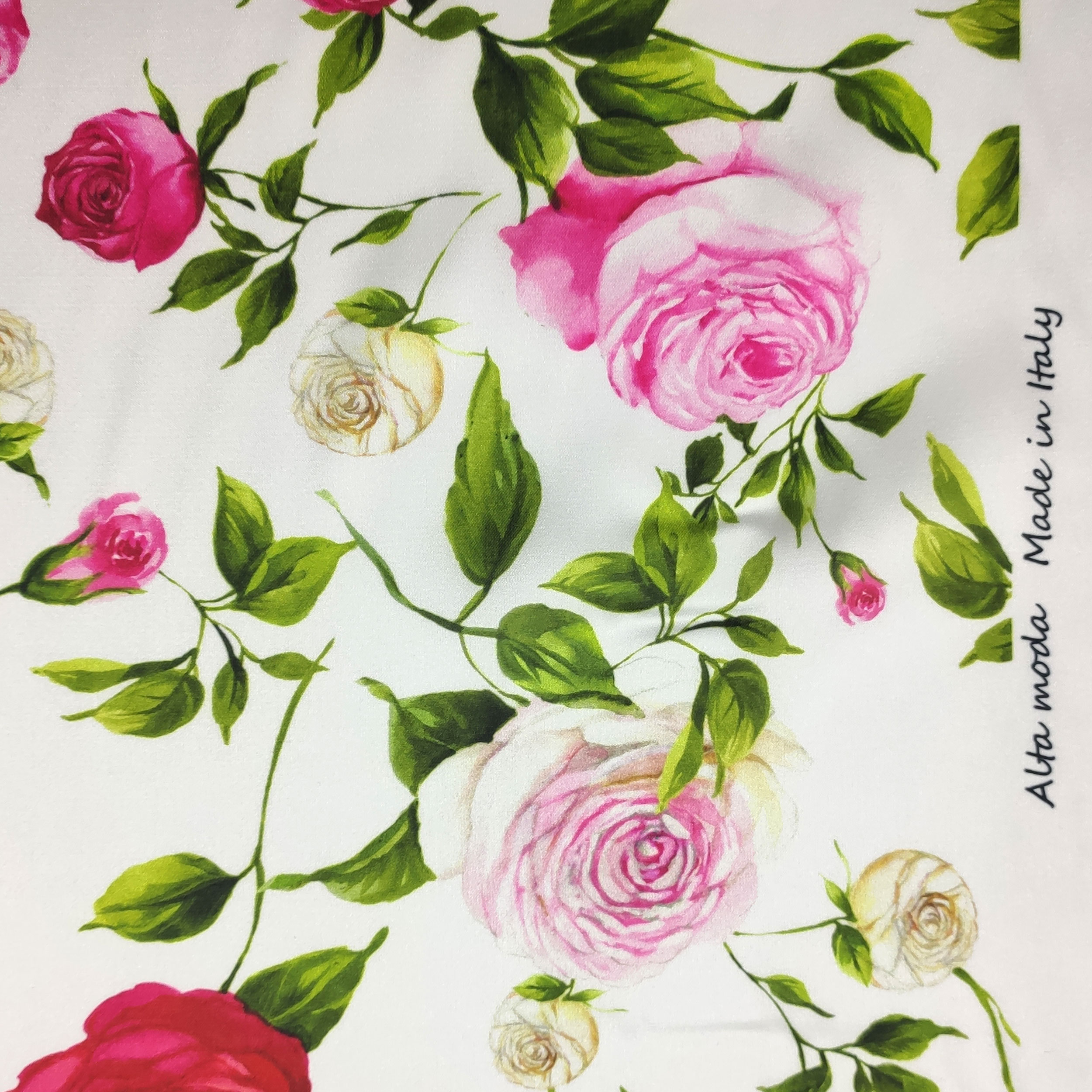 Elasticated Shave Set Rose White Background